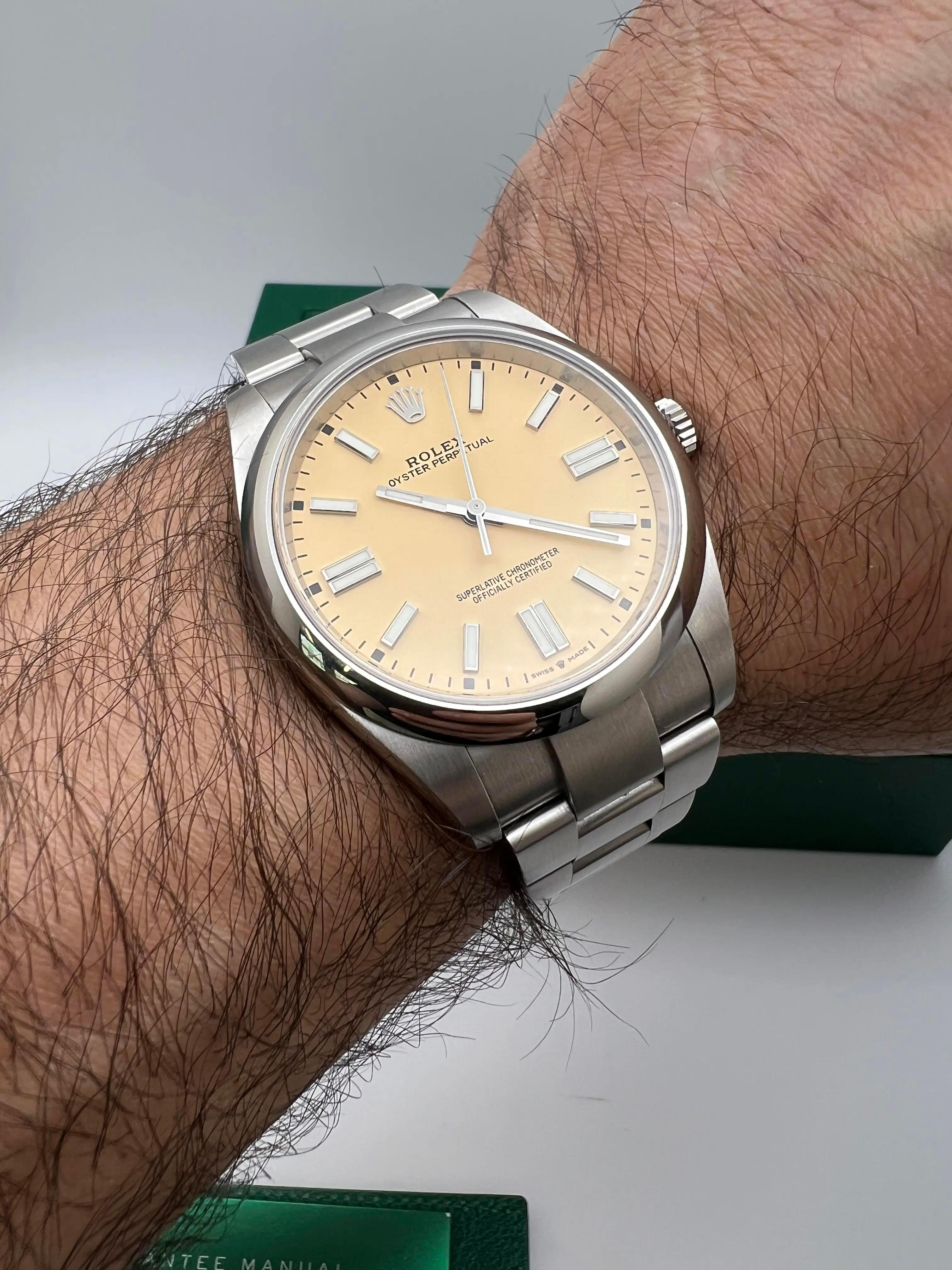 da uomo o donna Rolex Oyster Perpetual 41mm 124300 Quadrante beige personalizzato + Scatola Originale Documenti in vendita