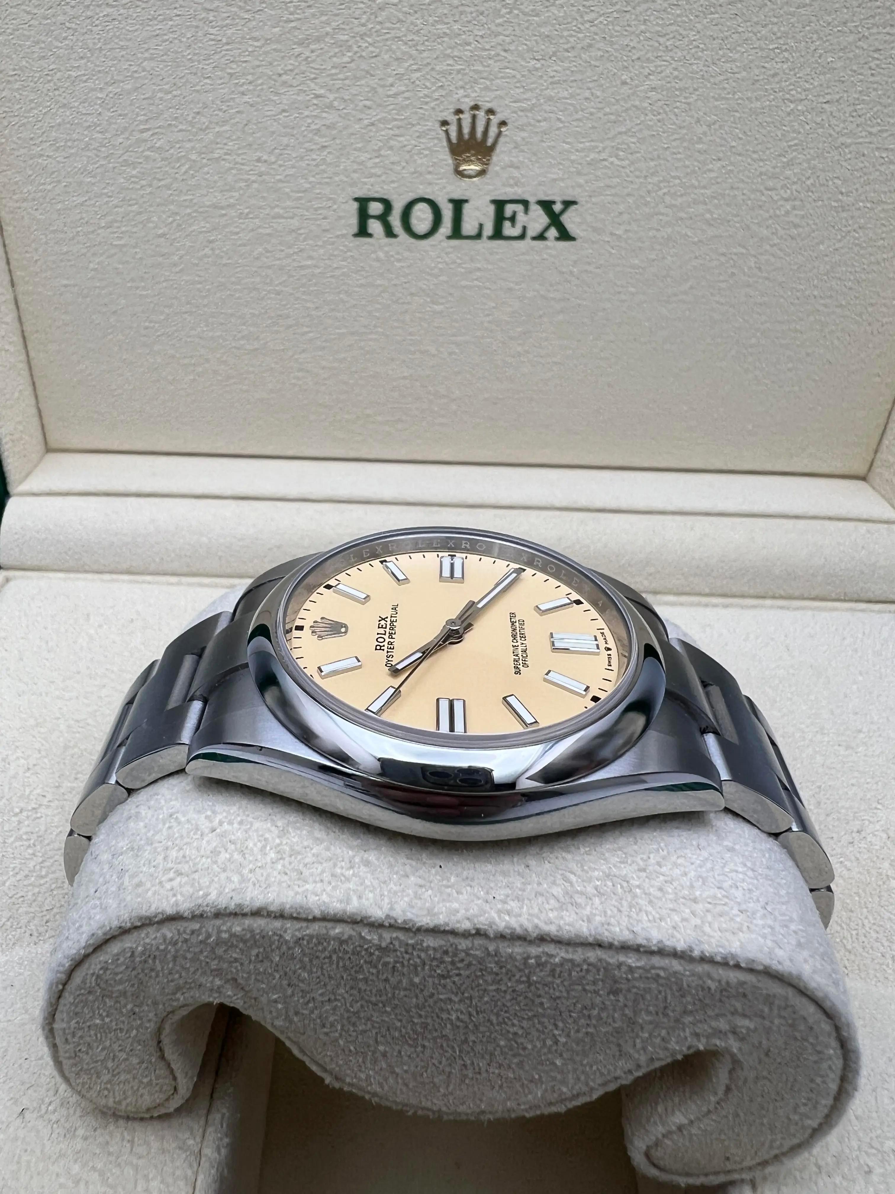 Rolex Oyster Perpetual 41mm 124300 Quadrante beige personalizzato + Scatola Originale Documenti in vendita 3