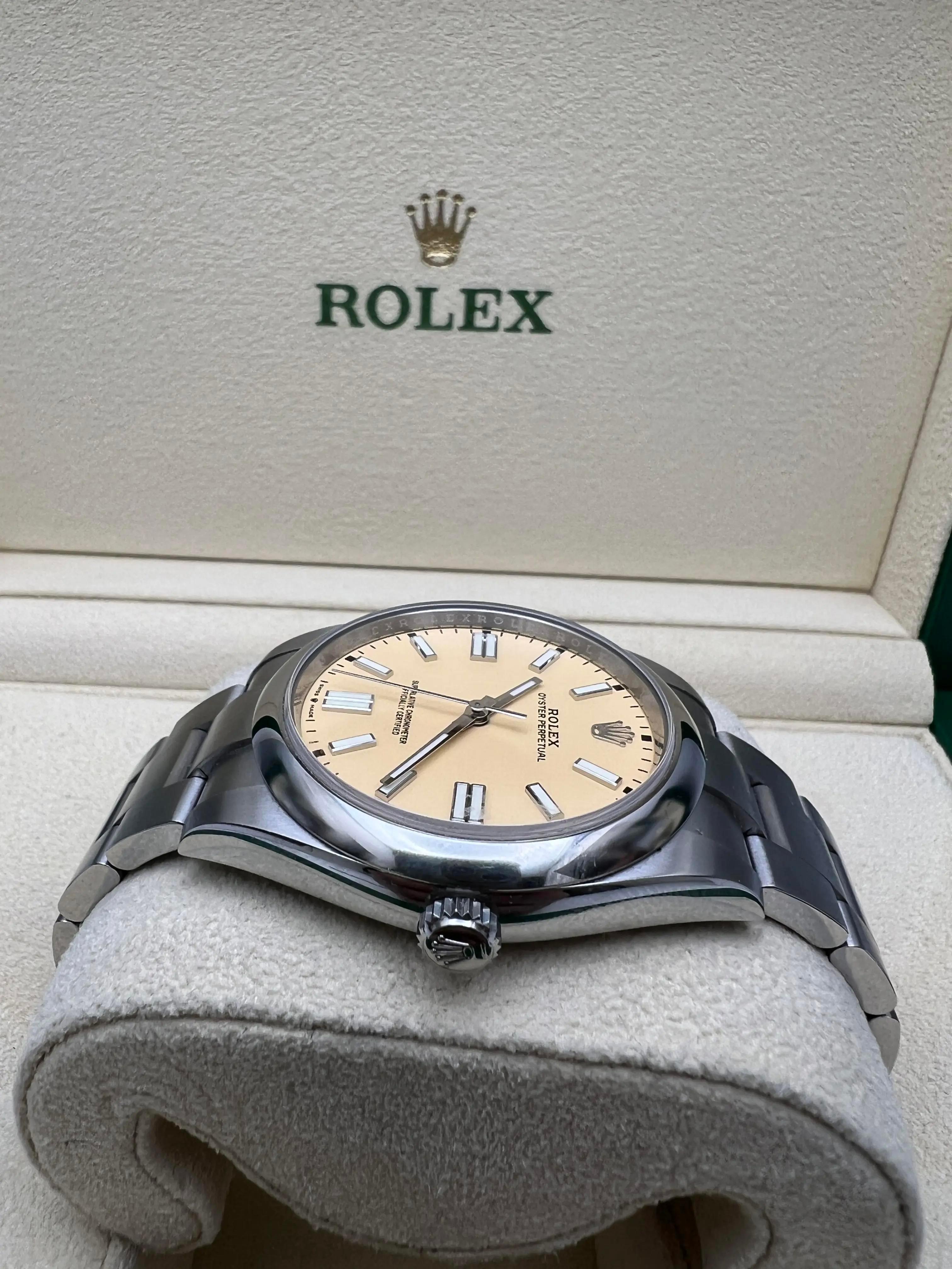 Rolex Oyster Perpetual 41mm 124300 Quadrante beige personalizzato + Scatola Originale Documenti in vendita 4
