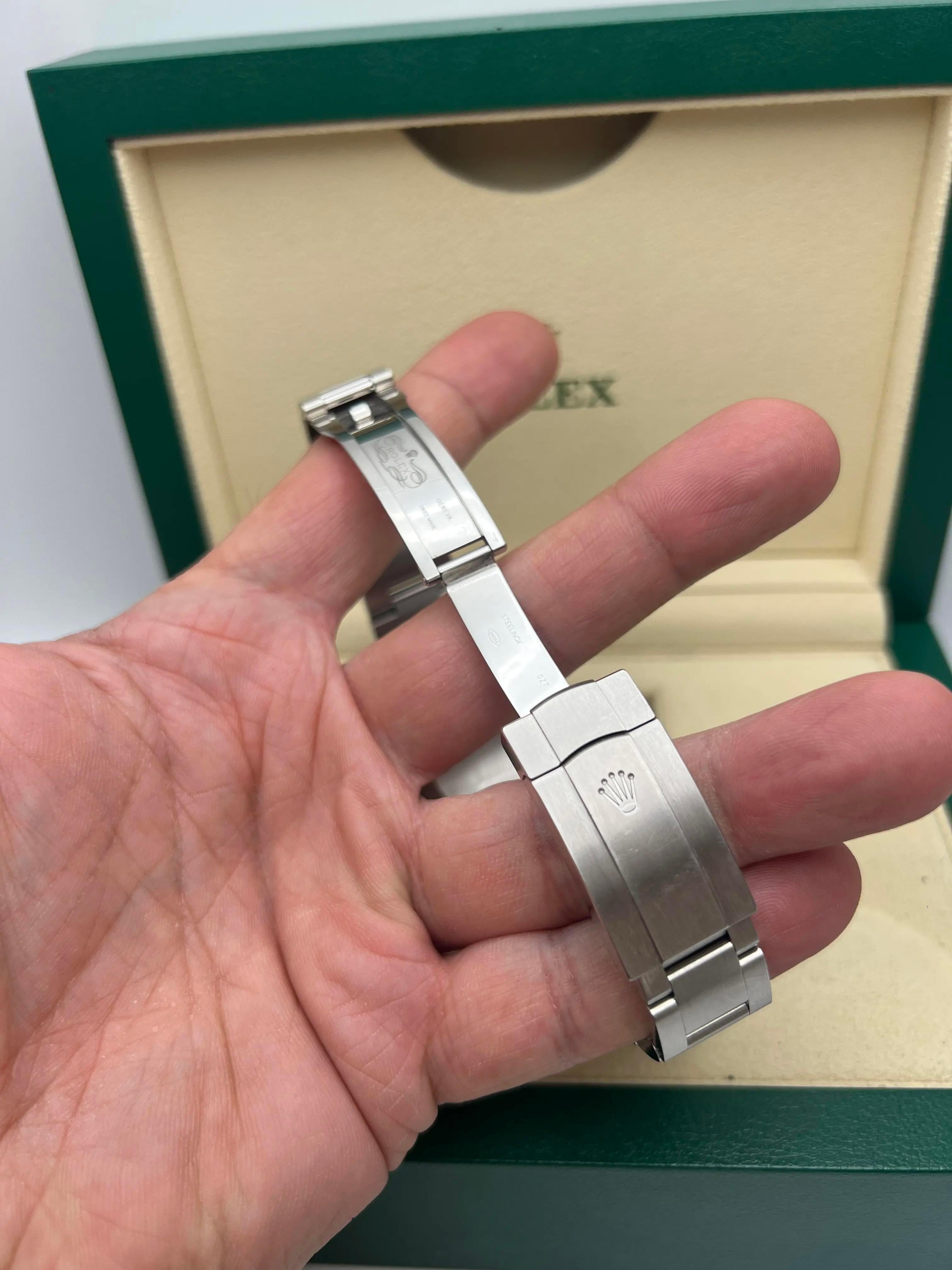 Rolex Oyster Perpetual 41mm 124300 Custom Pistazie Zifferblatt + Original Box Papiere im Angebot 6