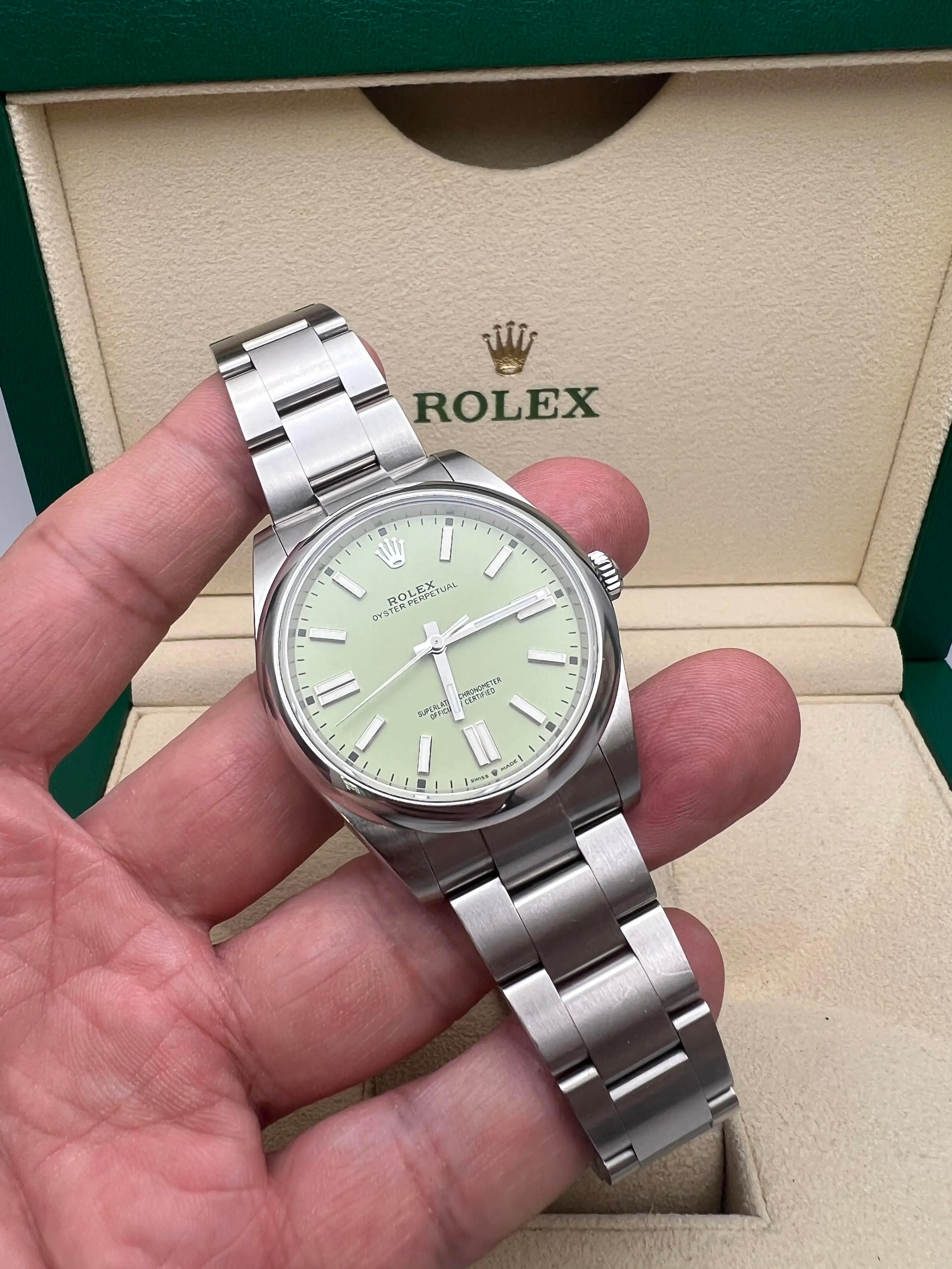 Rolex Oyster Perpetual 41mm 124300 Custom Pistazie Zifferblatt + Original Box Papiere im Zustand „Hervorragend“ im Angebot in New York, NY