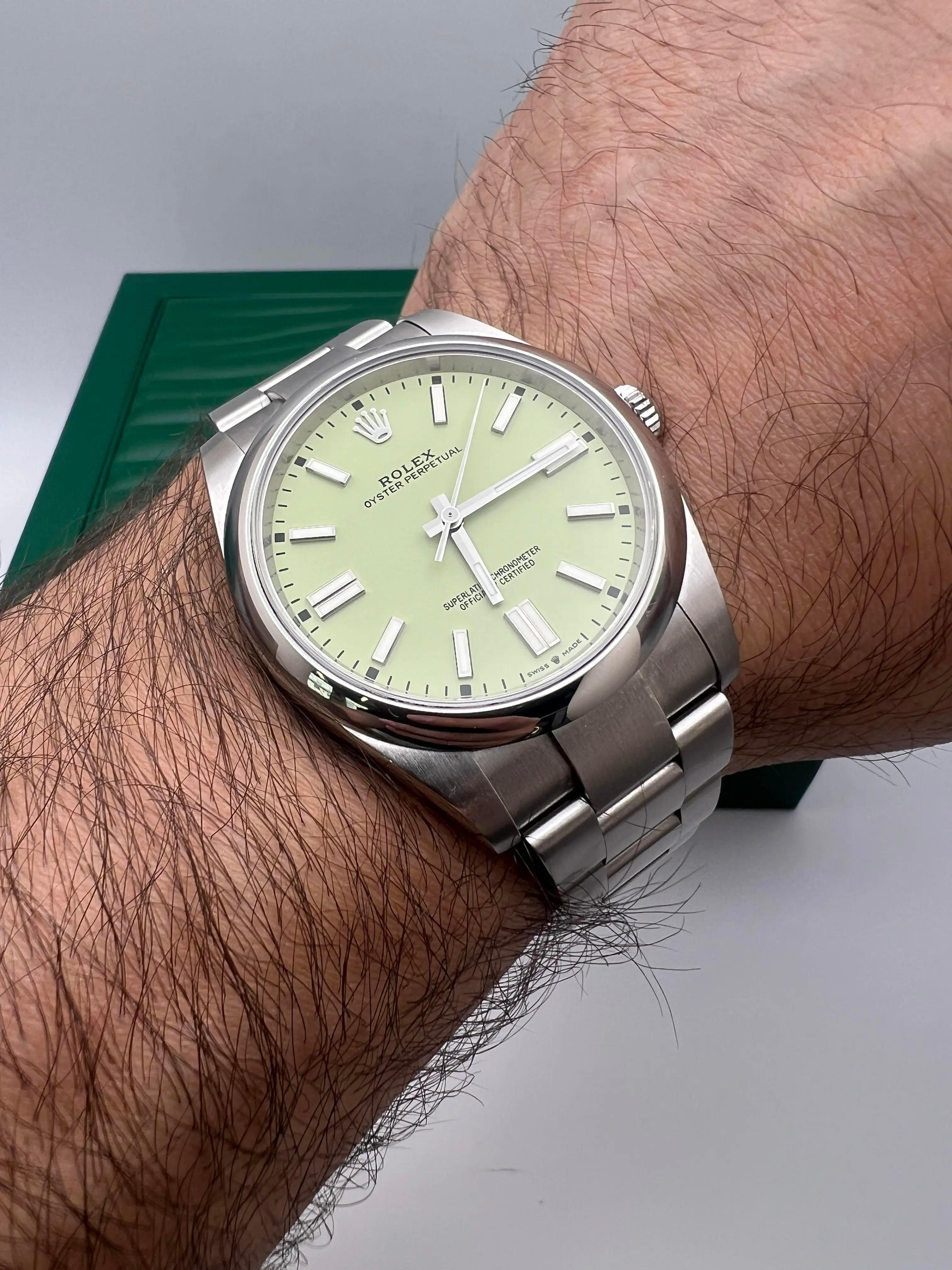 Rolex Oyster Perpetual 41mm 124300 Custom Pistazie Zifferblatt + Original Box Papiere für Damen oder Herren im Angebot