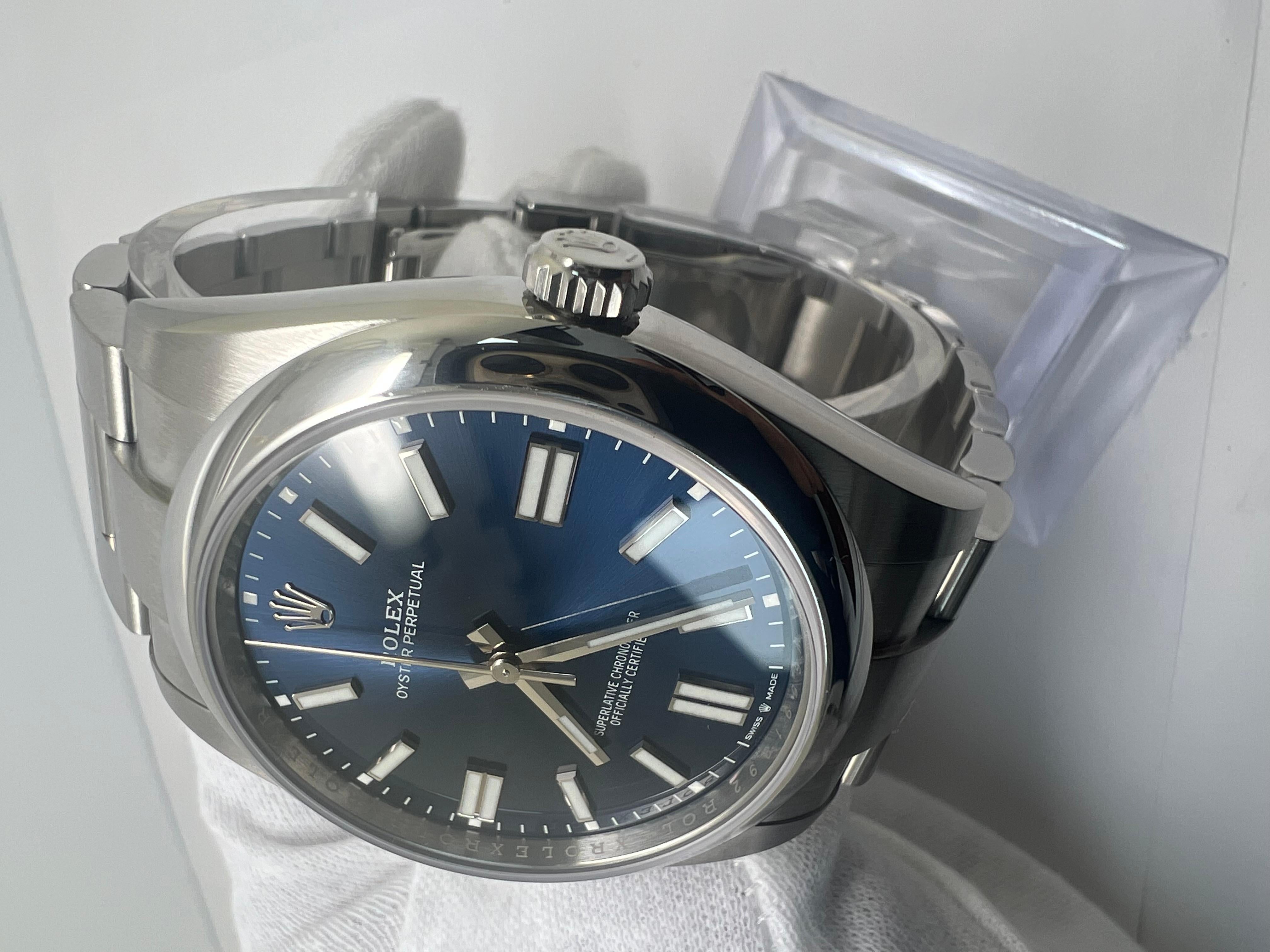 Rolex Oyster Perpetual 41mm Orologio Blu 2022 NUOVO

SET COMPLETO DI SCATOLA E DOCUMENTI 2022 NUOVO 

Tutte le parti originali Rolex 

5 anni di garanzia 

Disponibile in giallo, rosso, verde e turchese (Tiffany) 

Acquista con fiducia 

Evita