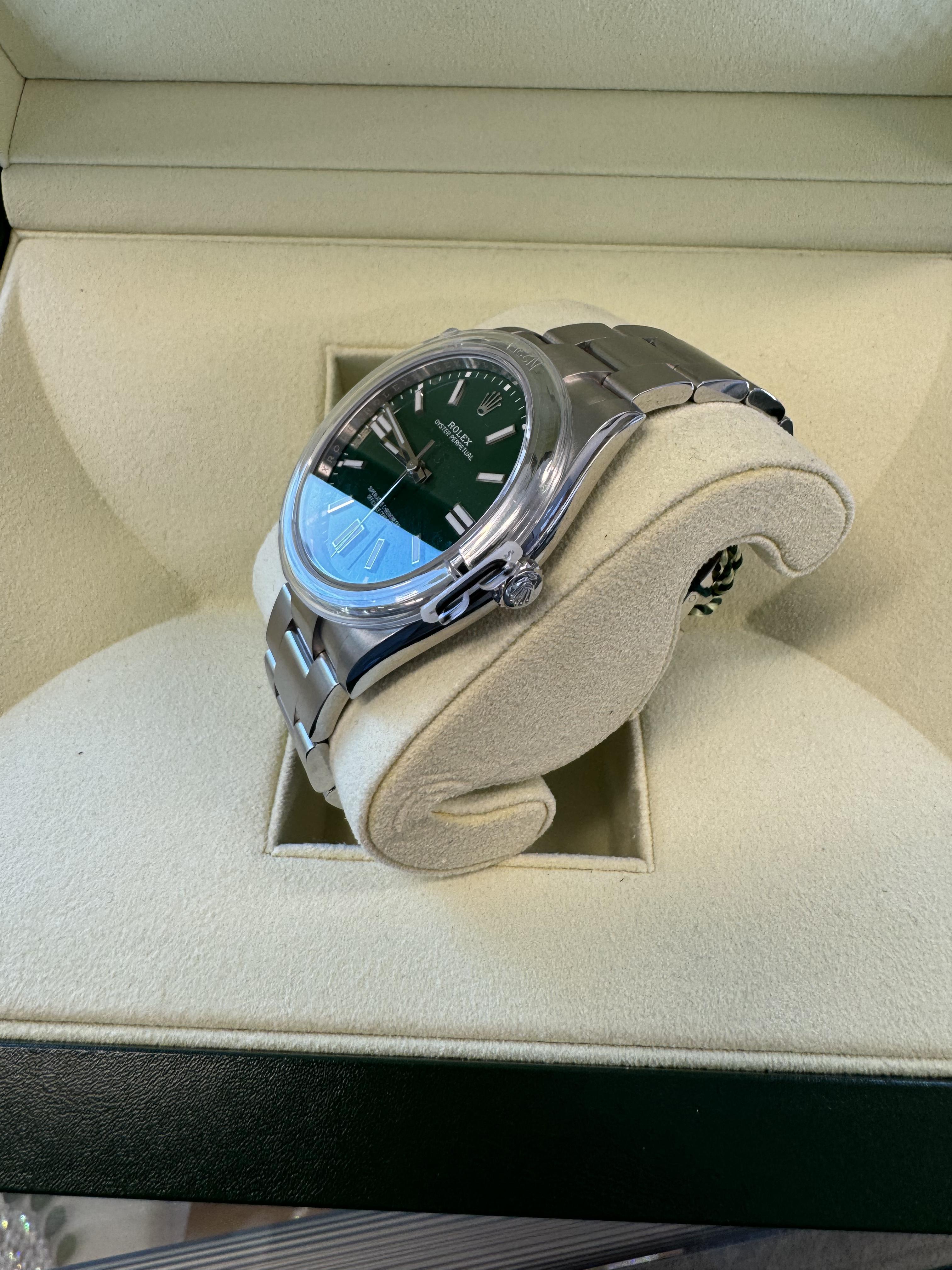 MARQUE : Rolex
MODÈLE : Oyster Perpetual
RÉFÉRENCE : 124300
Taille : 41mm
CASE : Acier inoxydable
DIAL : Vert
BAND : Acier inoxydable
MOUVEMENT : Automatique

Nouveau

Sur demande, une évaluation numérique à jour est fournie après l'achat. Veuillez