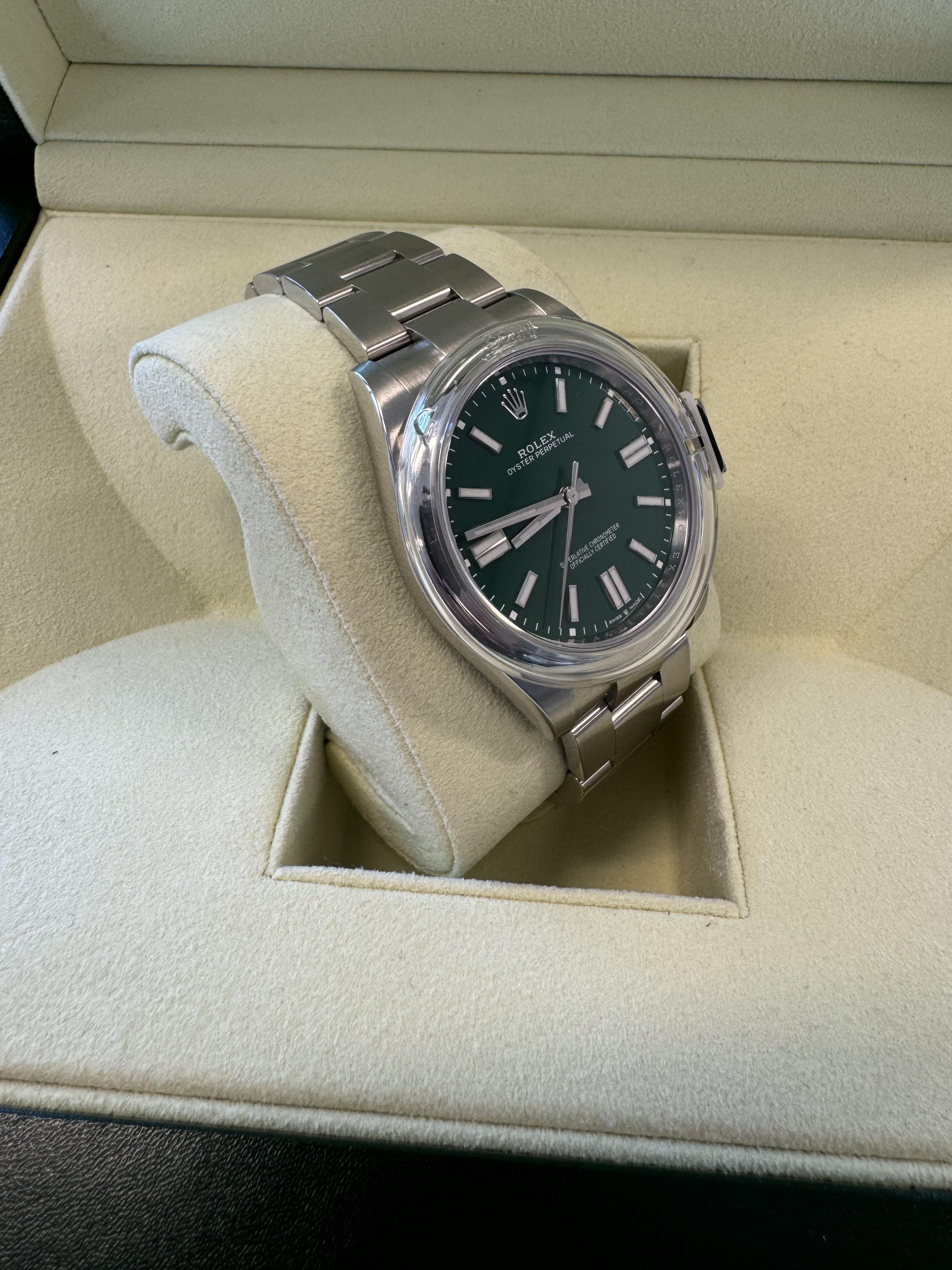 Contemporain Rolex Oyster Perpetual 41 mm avec cadran vert, nouveau 2023