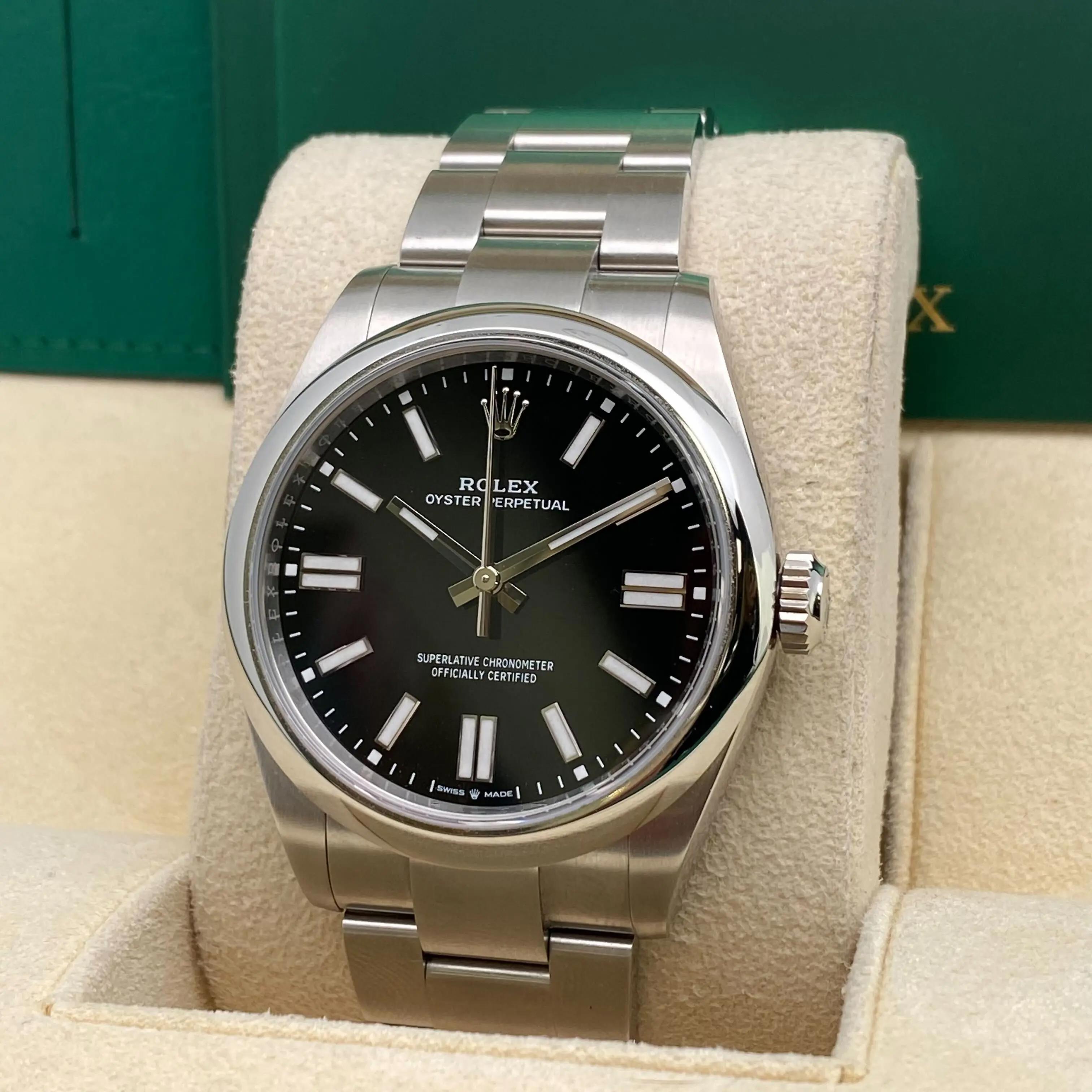 da uomo o donna Rolex Oyster Perpetual 41mm Steele Quadrante Nero Orologio Automatico 134300 2025 B.P. in vendita