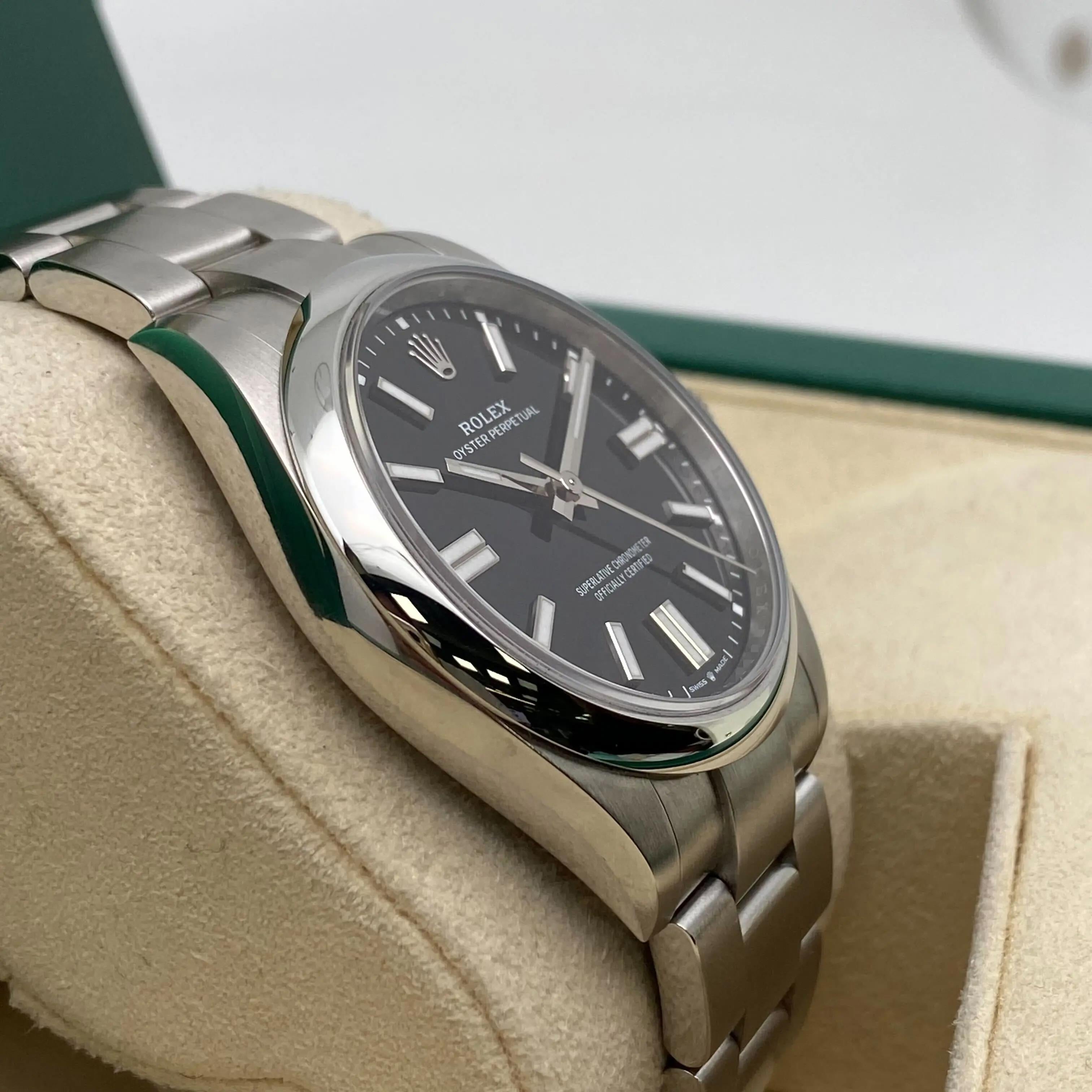 Rolex Oyster Perpetual 41mm Steele Quadrante Nero Orologio Automatico 134300 2025 B.P. in vendita 3