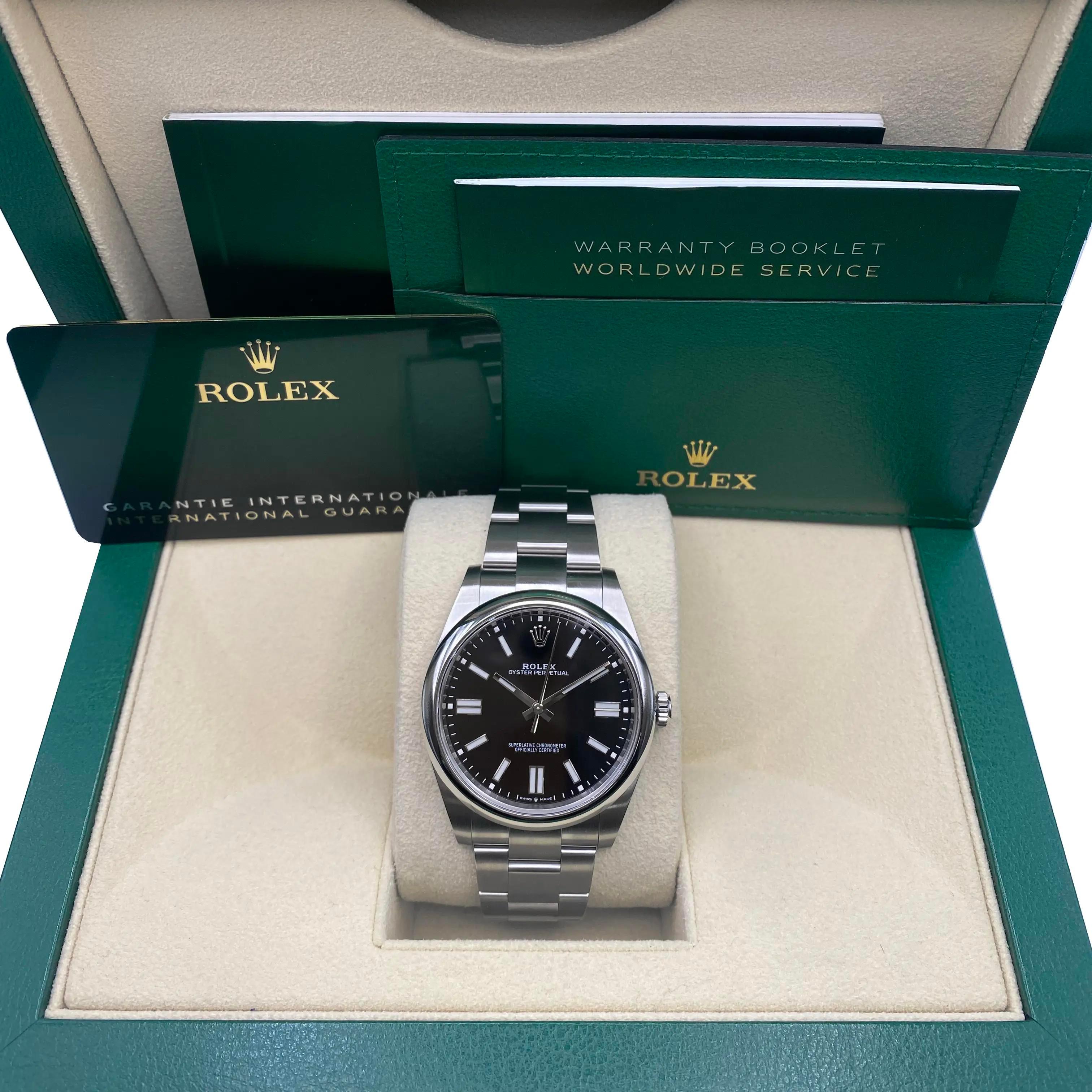 Nuevo reloj Rolex Oyster Perpetual de 41 mm de acero y esfera negra con cúpula 124300