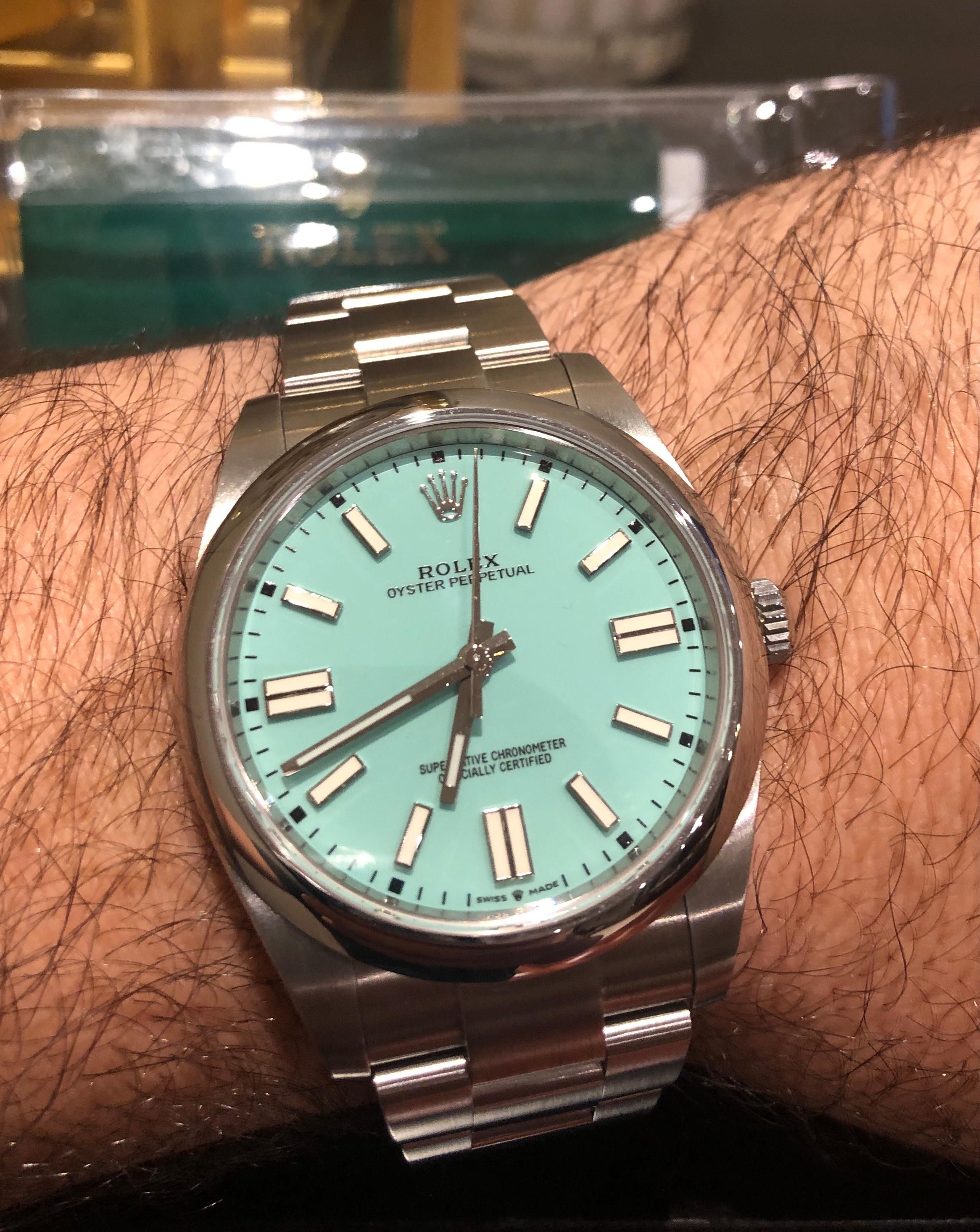 Rolex Oyster Perpetual 41mm Turquoise Oyster Watch 124300

Dial color was changed to turquoise, dial not original

100% authentic Rolex

comes with Box and Card

shop with confidence
