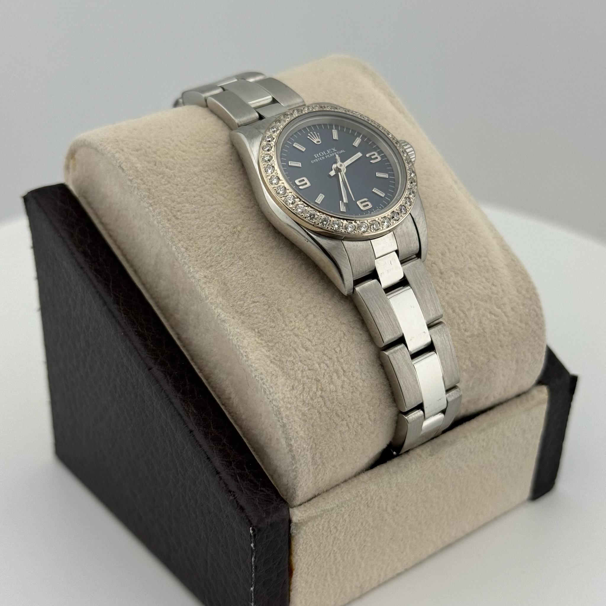 Rolex Oyster Perpetual 76080 24mm Blau Zifferblatt Diamant Lünette Stahl Box Papiere im Zustand „Hervorragend“ im Angebot in San Diego, CA