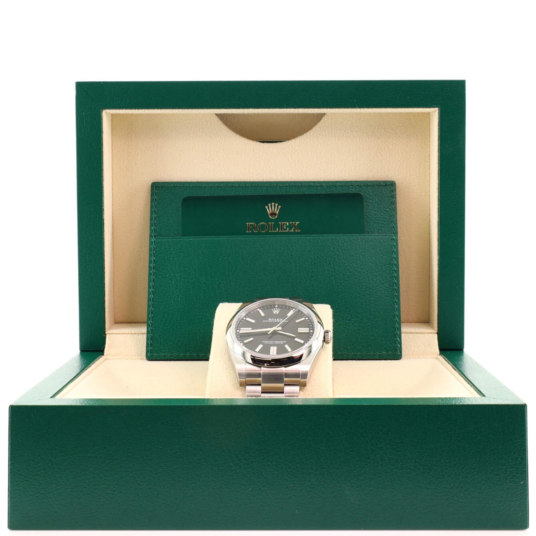 Condition: Excellent. Minor wear throughout case and bracelet.
Accessories: Box, Instruction Booklet, Warranty Card - Dated
Measurements: Case Size/Width: 41mm, Watch Height: 12mm, Band Width: 21mm, Wrist circumference: 6.25