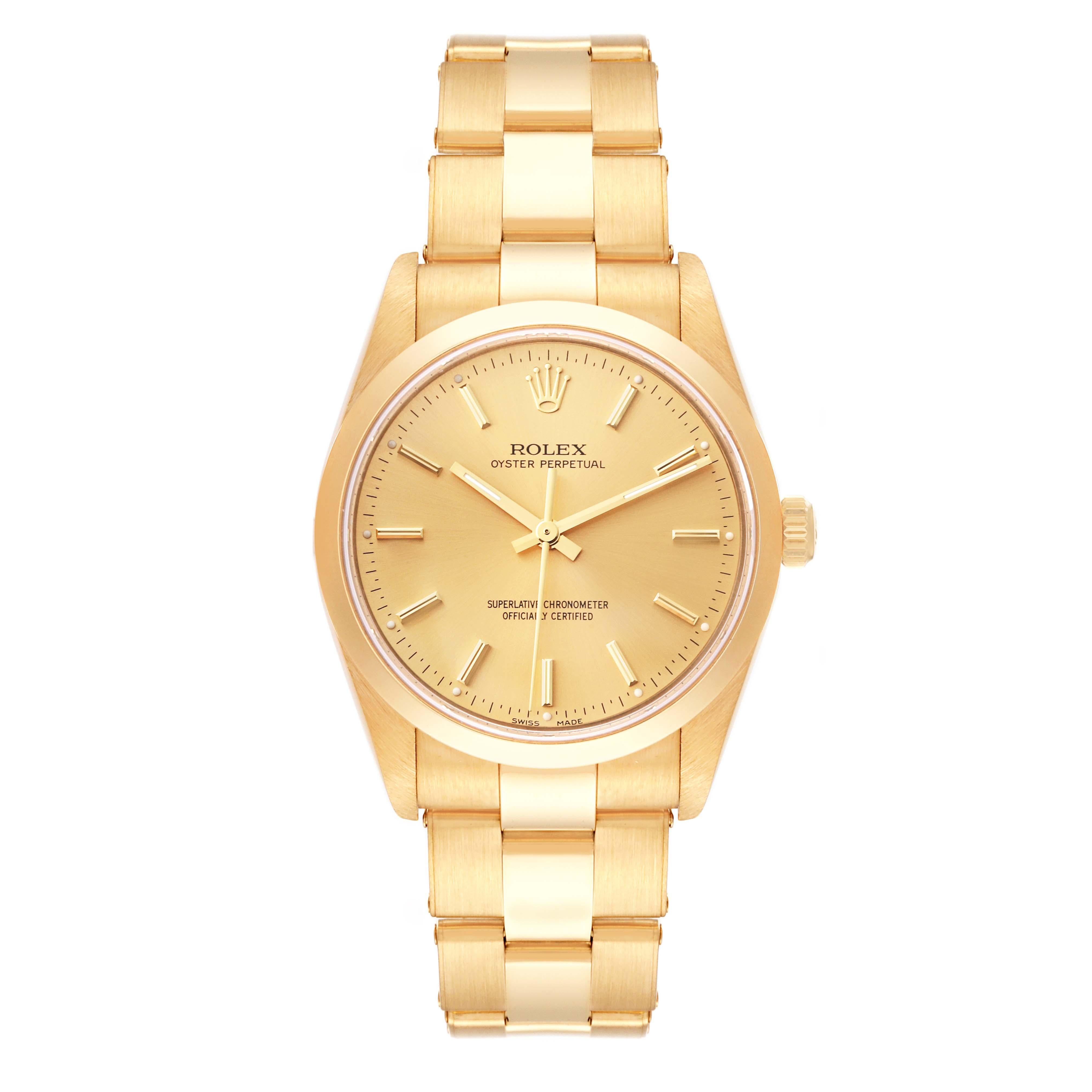 Rolex Oyster Perpetual Quadrante Champagne Orologio Uomo Oro Giallo 14208. Movimento automatico a carica automatica certificato ufficialmente come cronometro. Cassa oyster in oro giallo 18 carati di 34,0 mm di diametro.  Logo Rolex sulla corona.