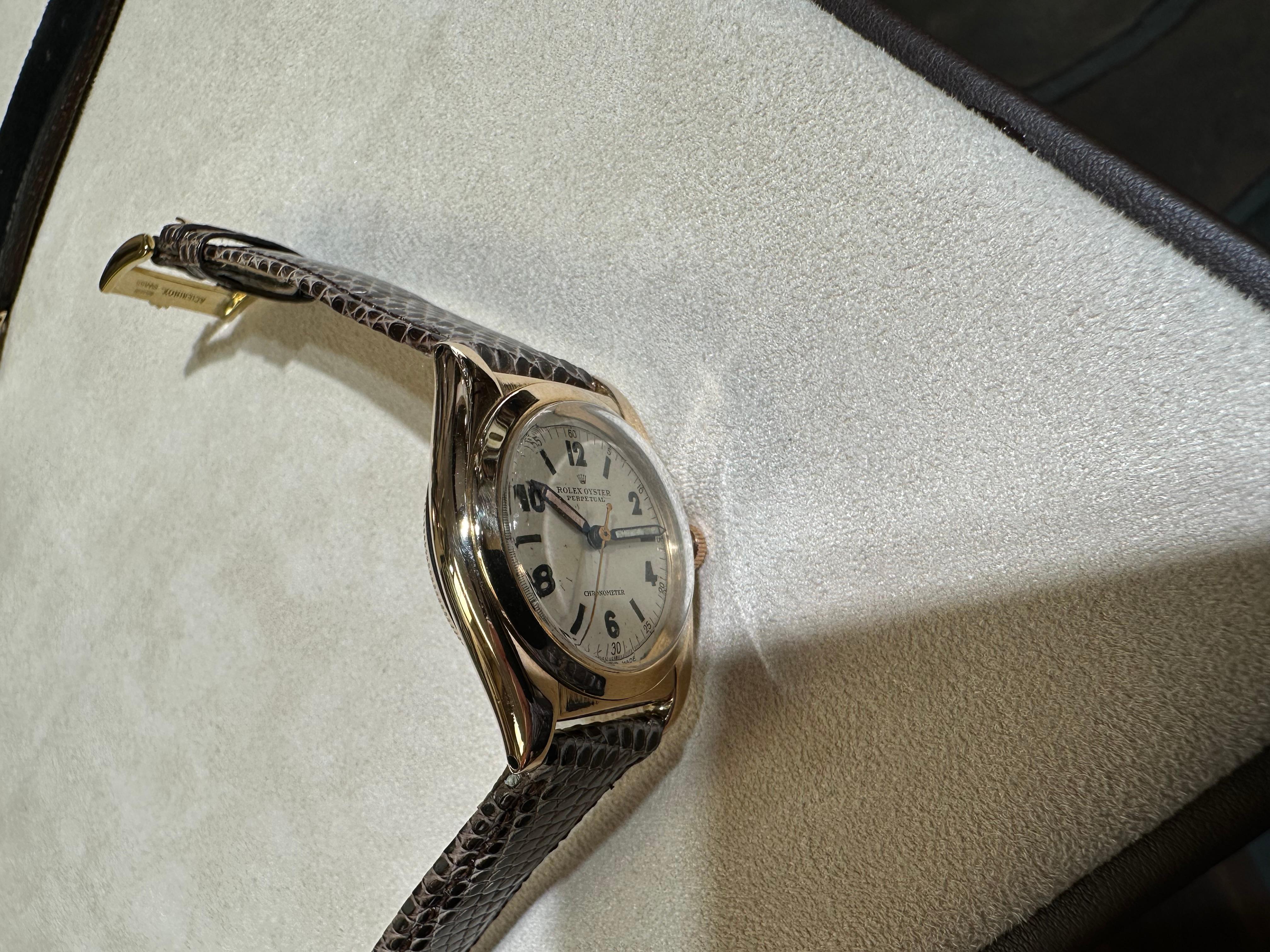 Moderne Rolex Oyster Perpetual Chronometer BubbleBack  Cadran en or jaune 14K Ref. #3131 en vente