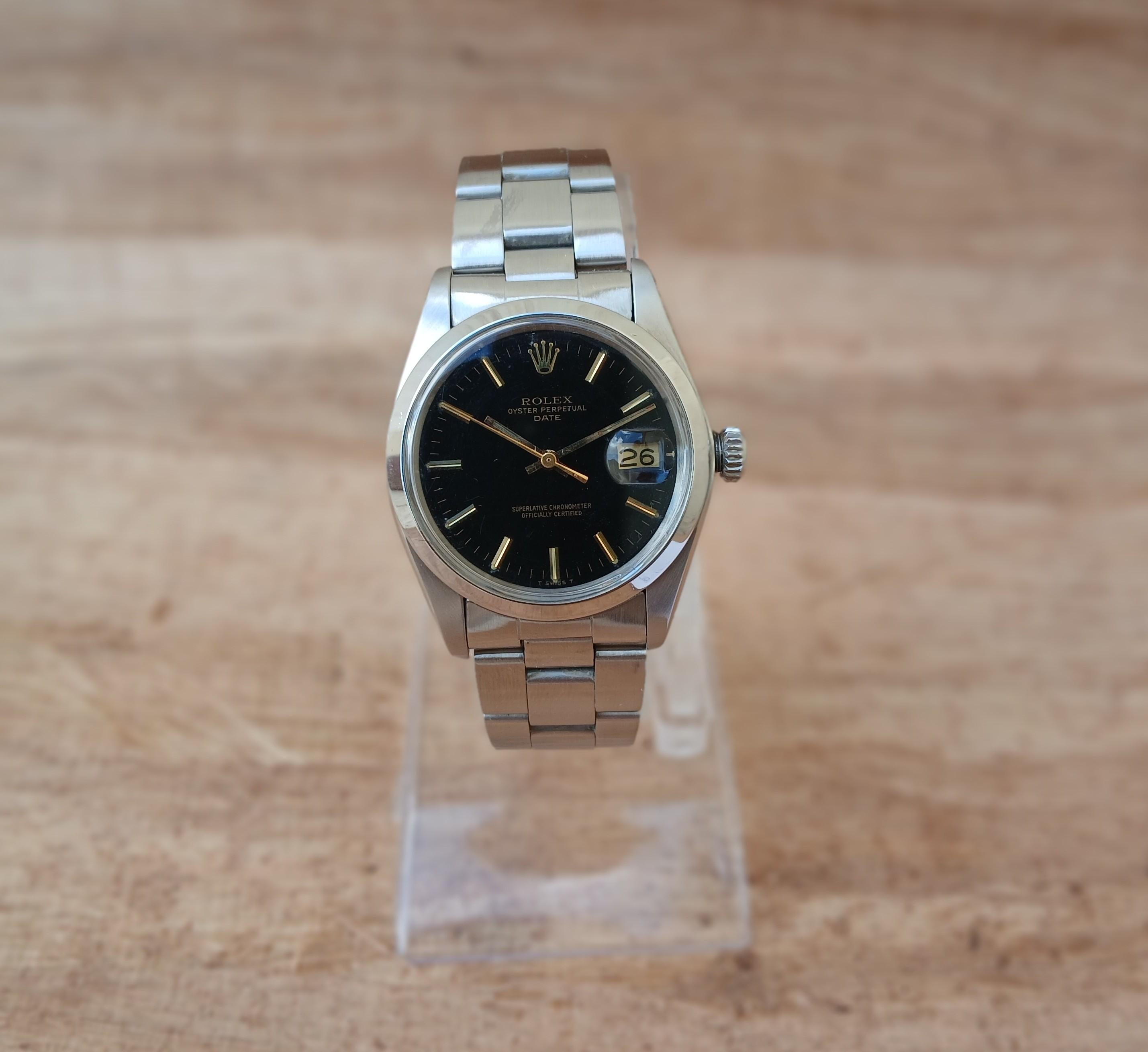 Marca: Rolex

Model No: Oyster Perpetual Fecha

Número de referencia: 1500

País de fabricación: Suiza

Movimiento: Automático

Material de la caja: Acero inoxidable

Medidas : Anchura de la caja: 35 mm. (sin corona)

Tipo de banda : Acero