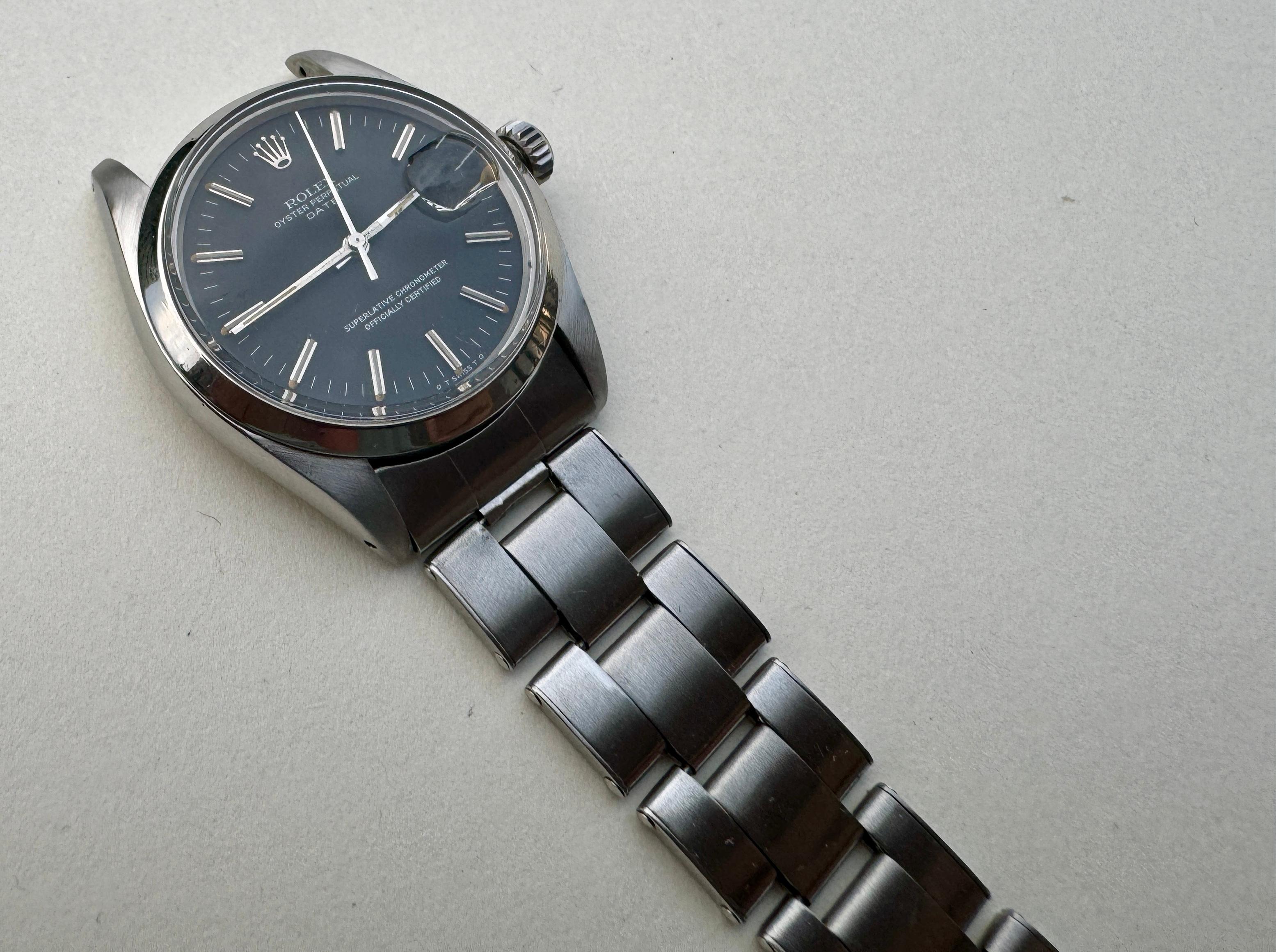Montre Rolex Oyster Perpetual Date 1500 cadran noir 5