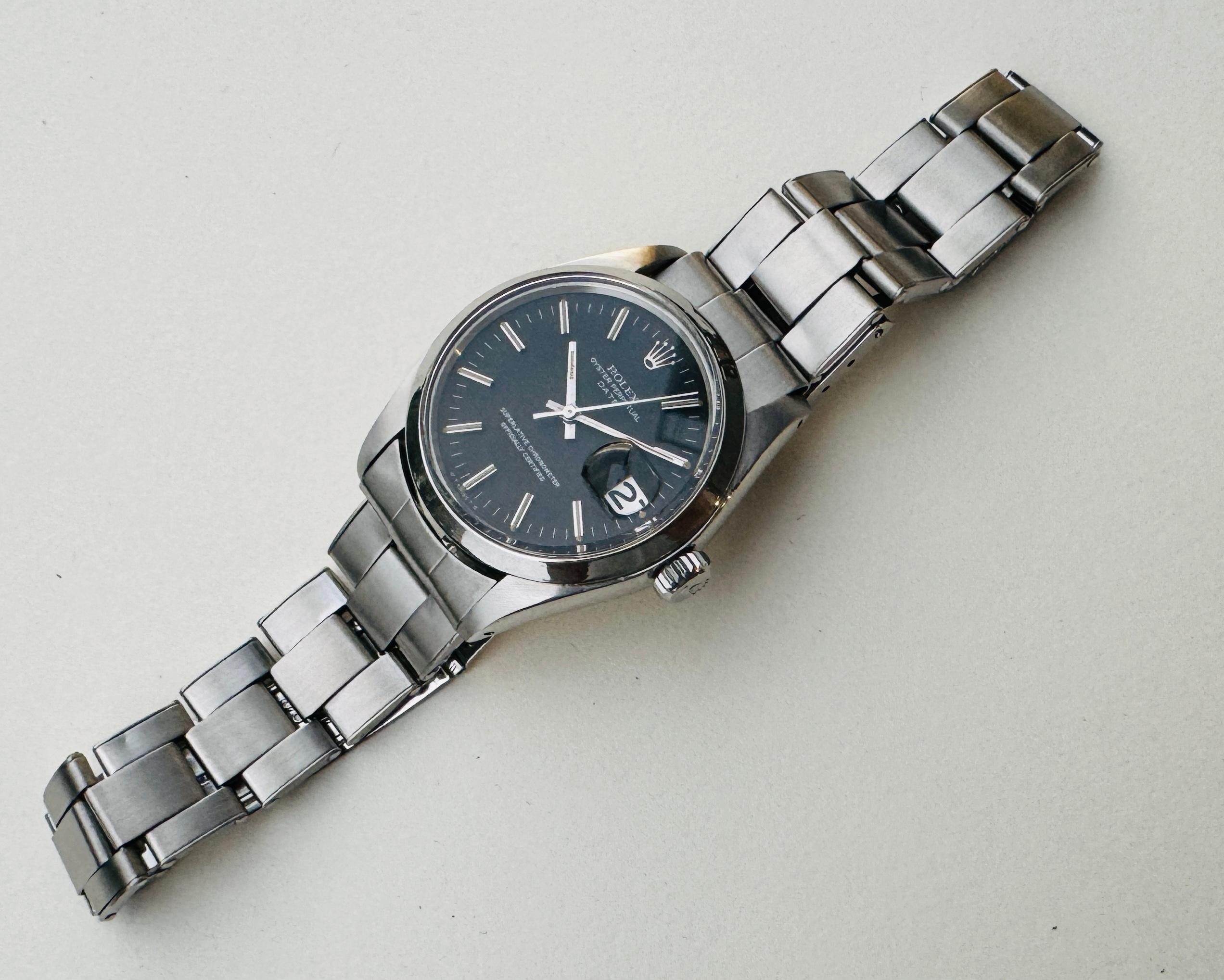 Marque : Rolex

Modèle : Date

Numéro de référence : 1500

Pays de fabrication : Suisse

Mouvement : Automatique

Matériau du boîtier : Acier inoxydable

Dimensions : Largeur du boîtier : 34 mm. (sans couronne)

Type de bande : Acier
