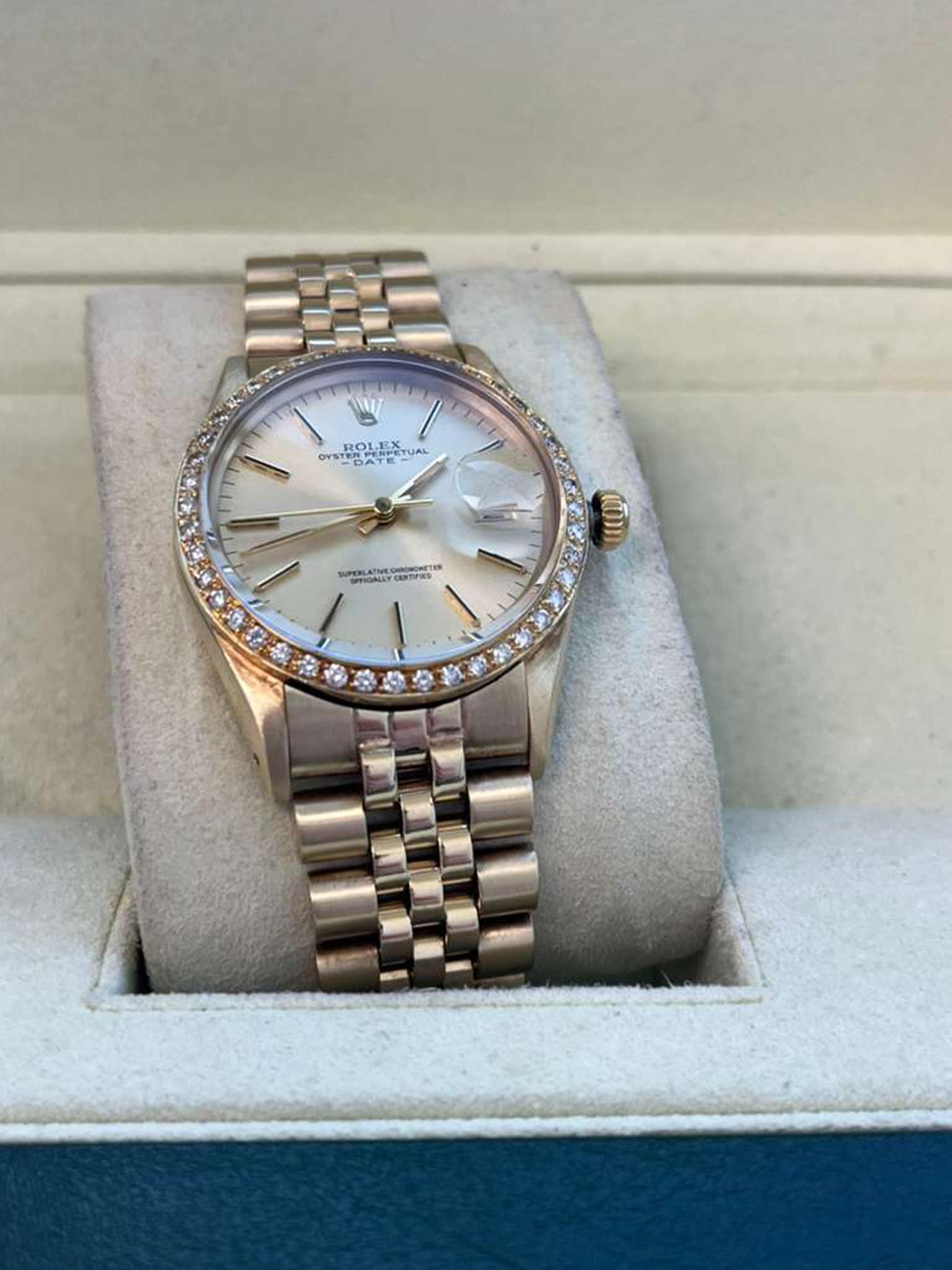 Rolex Oyster Perpetual Date Quadrante Champagne Lunetta di diamanti Orologio in oro giallo 15037 in vendita 4