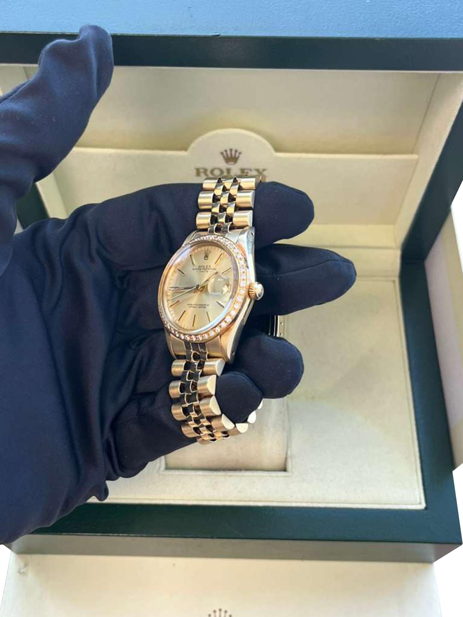Rolex Oyster Perpetual Date Quadrante Champagne Lunetta di diamanti Orologio in oro giallo 15037 in vendita 13