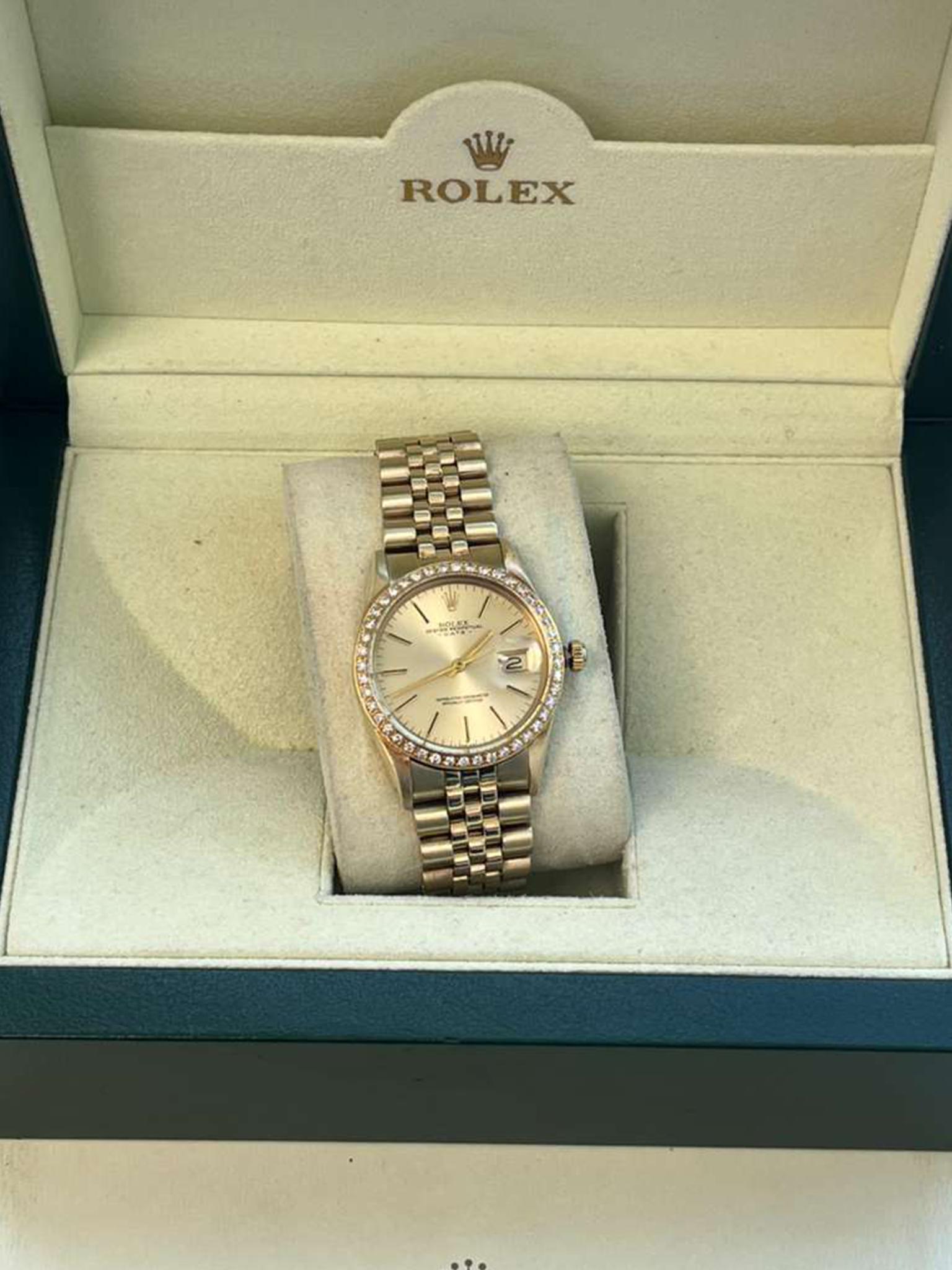 Rolex Oyster Perpetual Date Quadrante Champagne Lunetta di diamanti Orologio in oro giallo 15037 In condizioni buone in vendita a Aventura, FL