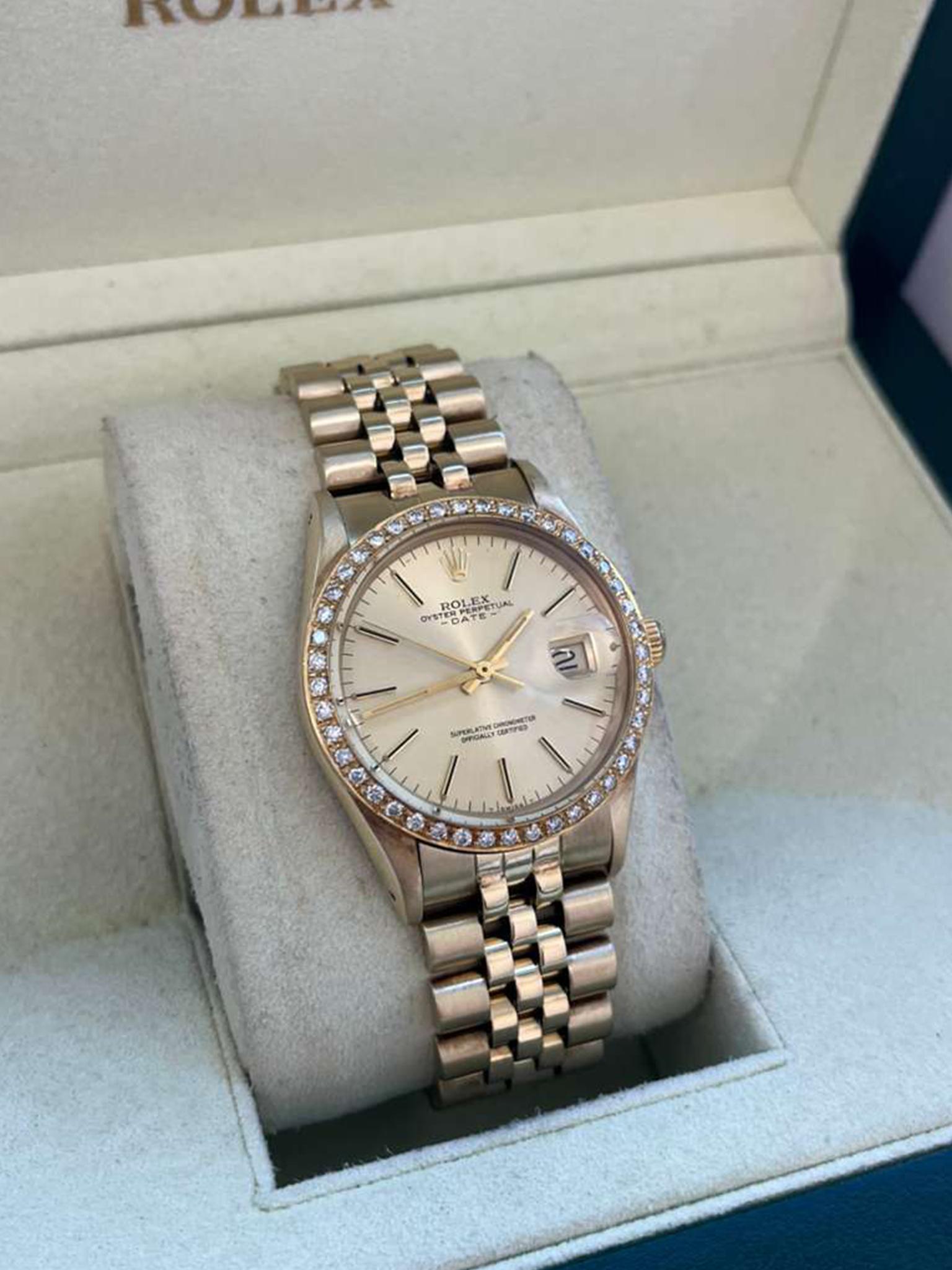 Rolex Oyster Perpetual Date Quadrante Champagne Lunetta di diamanti Orologio in oro giallo 15037 in vendita 2