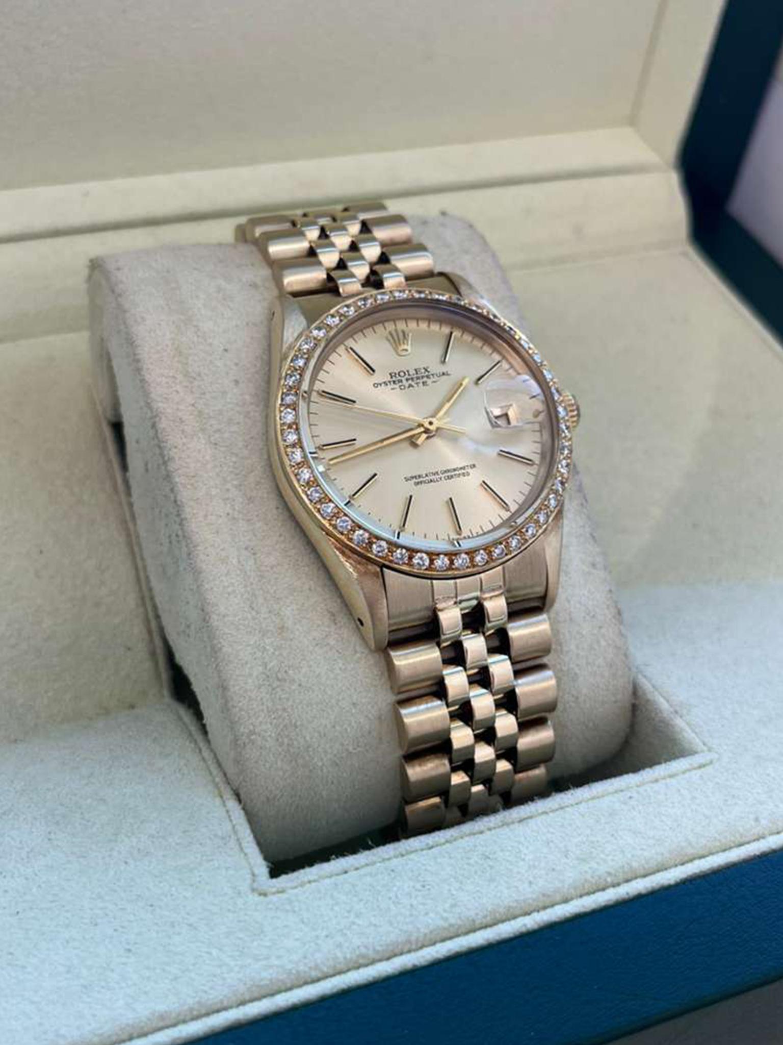 Rolex Oyster Perpetual Date Quadrante Champagne Lunetta di diamanti Orologio in oro giallo 15037 in vendita 3