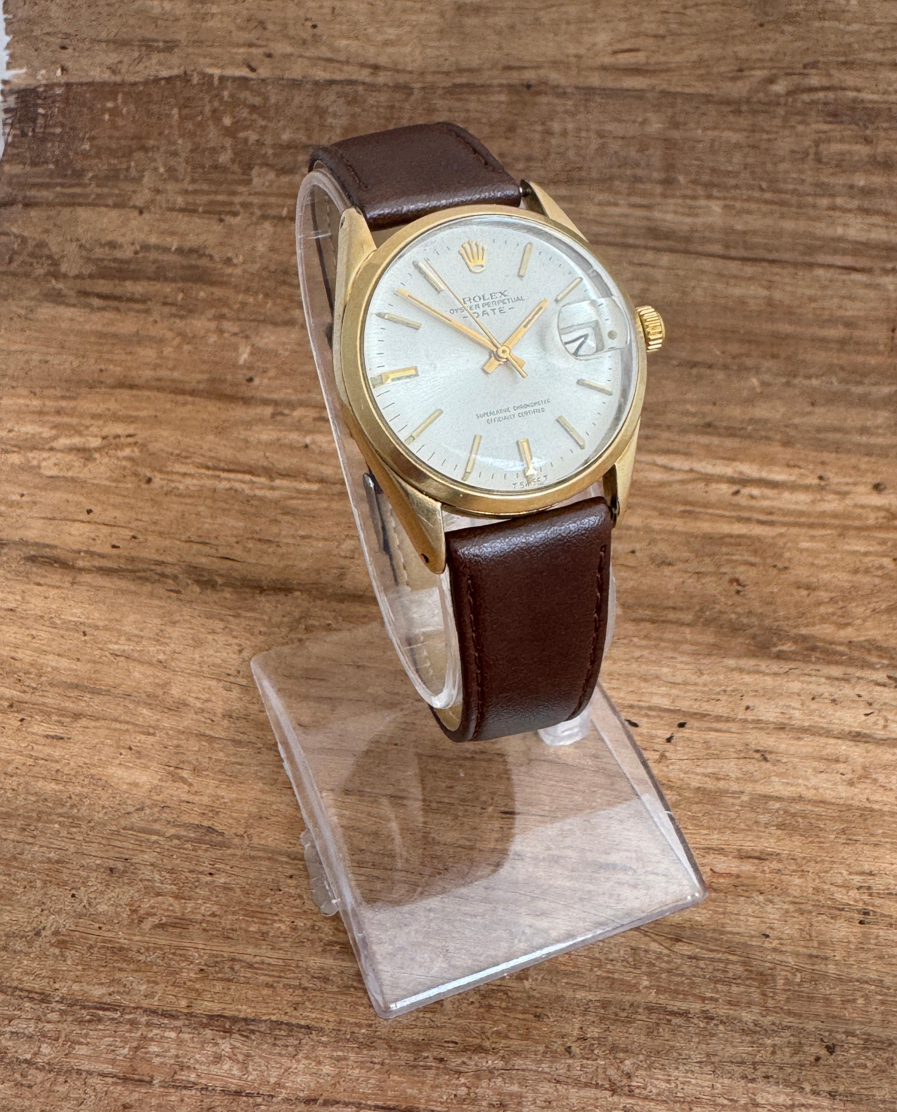 Rolex Oyster Perpetual Date Ref. 1550 Sunburst Zifferblatt Gold Muschelkappe 34mm Uhr im Zustand „Gut“ in Toronto, CA