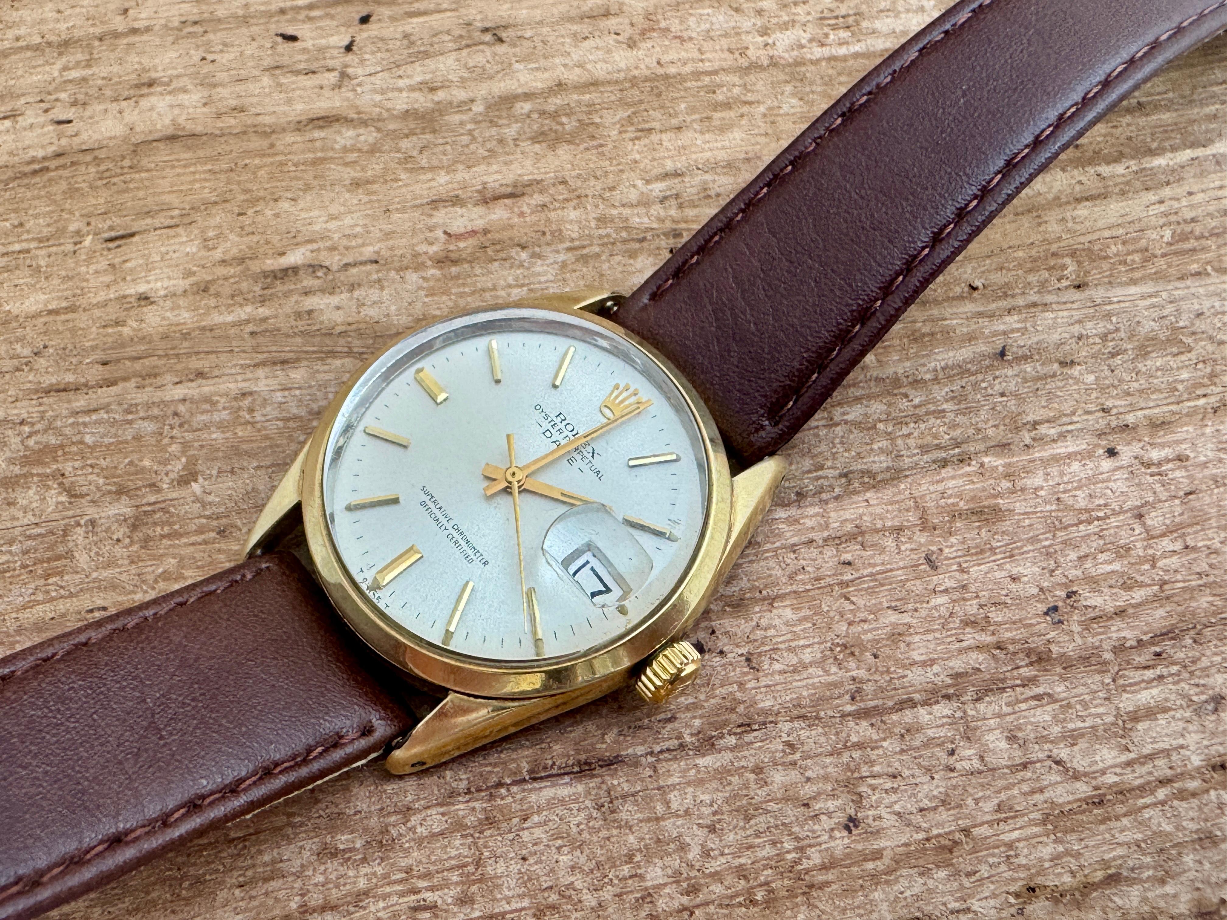 Rolex Oyster Perpetual Date Ref. 1550 Sunburst Zifferblatt Gold Muschelkappe 34mm Uhr Herren