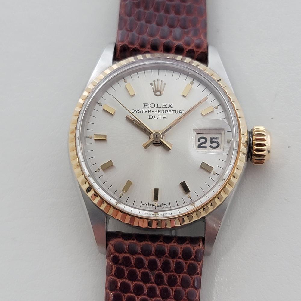 Luxueux classique, Rolex Lady Oyster Perpetual Date automatique, c.C. 1966, en excellent état de fonctionnement. Vérifié authentique par un maître horloger. Magnifique cadran argenté signé Rolex, index bâtons appliqués, aiguilles dorées des minutes