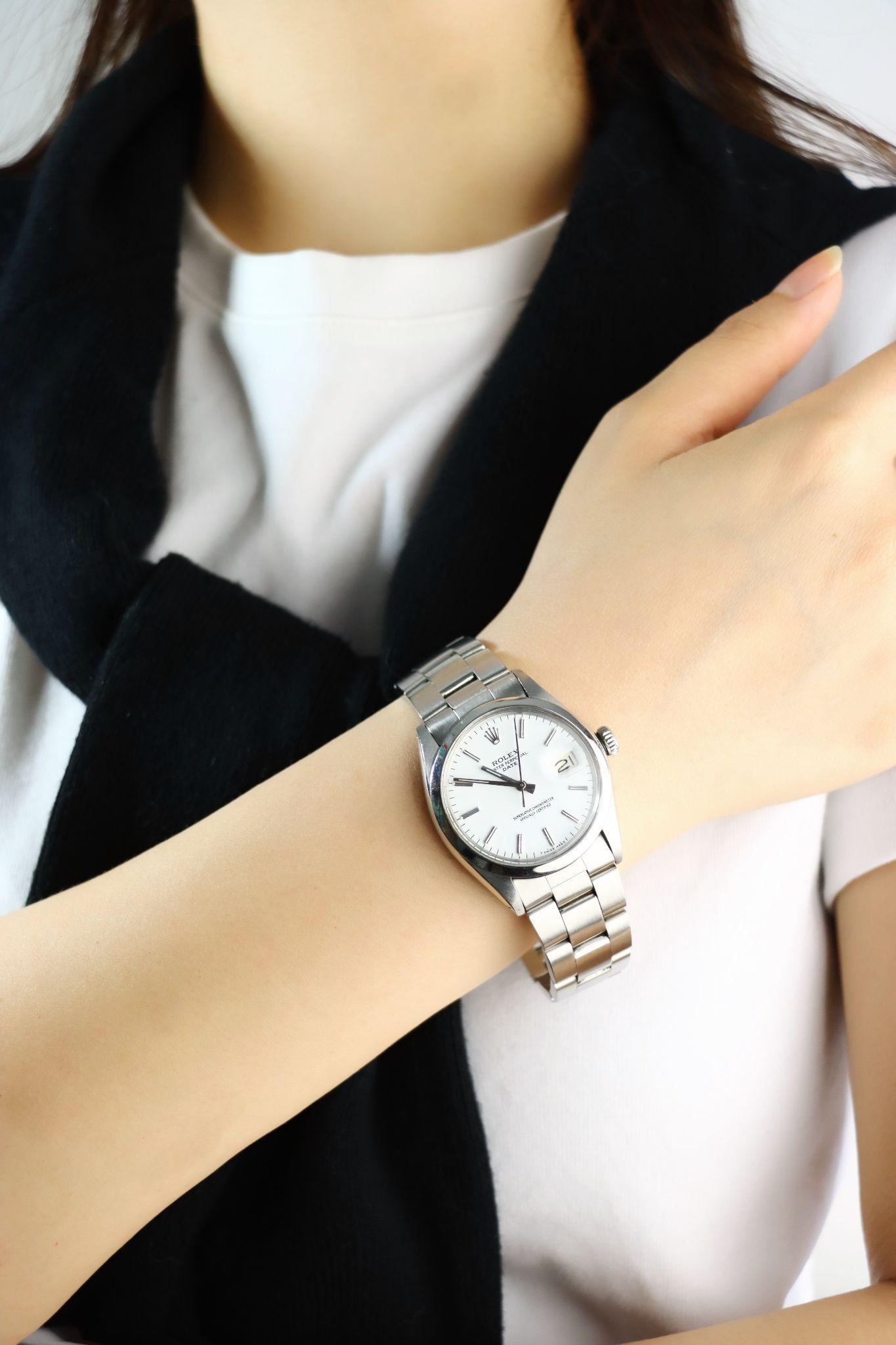 Vintage ROLEX Oyster Perpetual Date Watch

Marked:
ROLEX
STEELINOX
SWISS MADE

Approximate Dimensions:
18 cm (Length)
34 mm (Case Diameter)
1.7 cm (Strap Width) 
84.2 grams in weight.