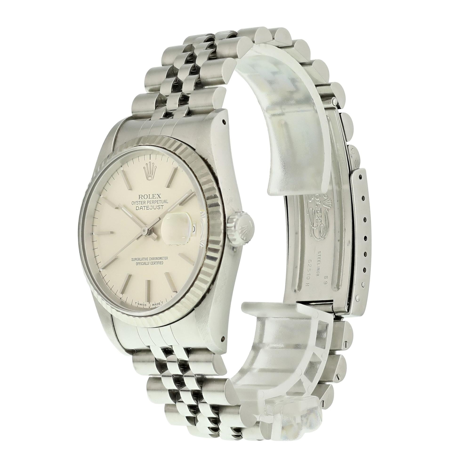 Rolex Oyster Perpetual Datejust 16234 Men’s Watch In Excellent Condition For Sale In New York, NY
