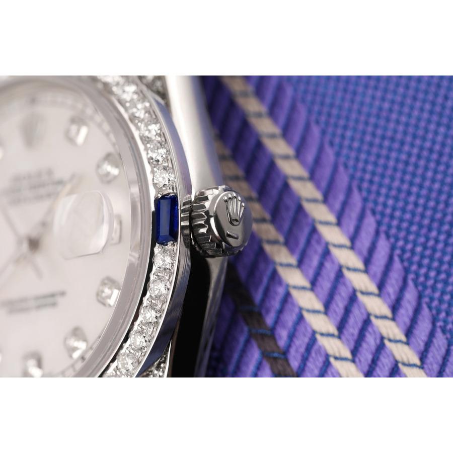 Montre Rolex Oyster Perpetual Datejust 36 mm, cadran en nacre blanche, saphirs bleus et diamants 16014
Cette montre est dans un état comme neuf. Elle a été polie, entretenue et ne présente aucune rayure ou imperfection visible. Toutes nos montres
