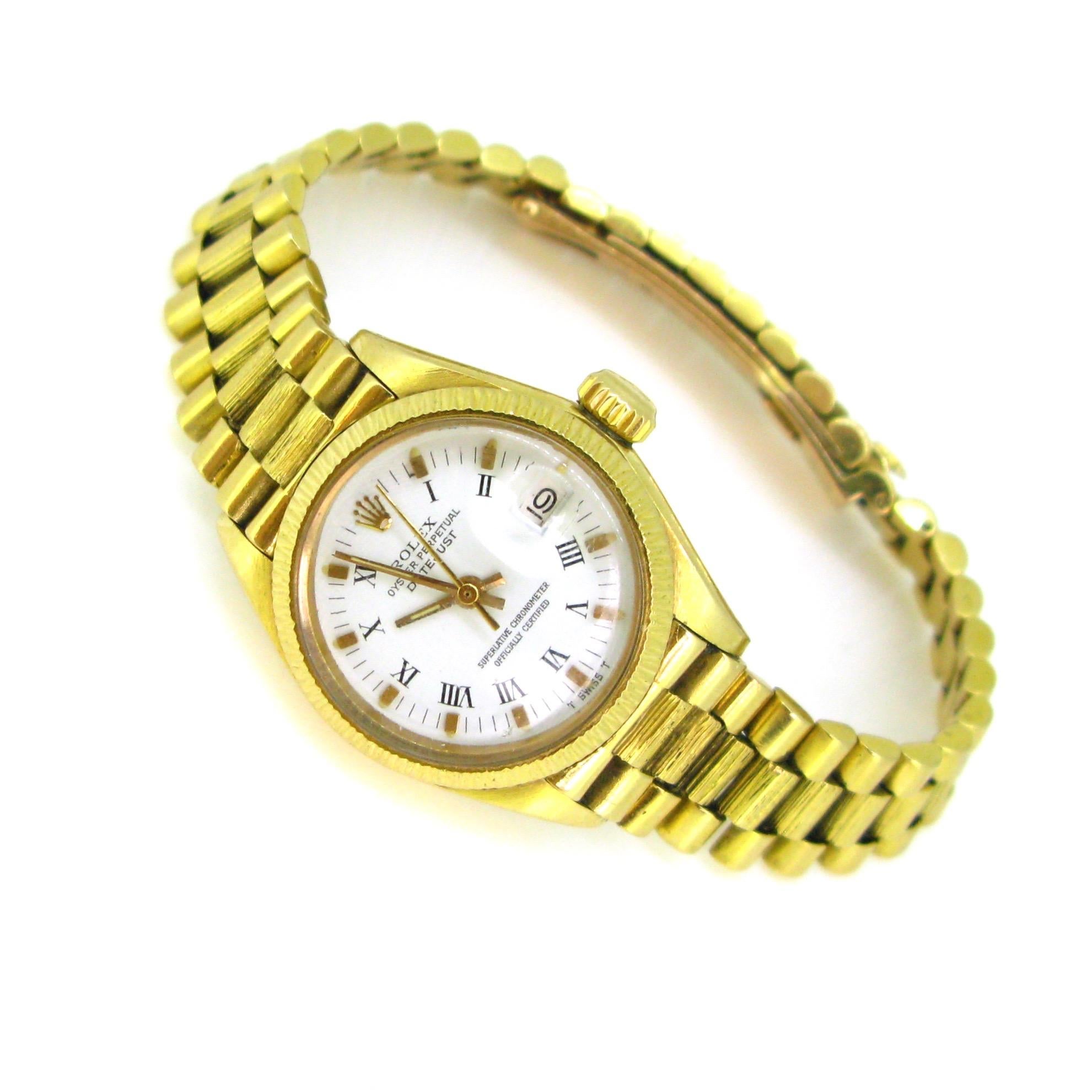 This Rolex Oyster Datejust 6927 watch is fully made in 18K yellow gold. It is in good condition and works perfectly.

Total Weight:	63.6 gr

Circa: 1975

Metal:	18K yellow gold

Condition: Good

Movement :	Automatic Rolex 2030

Signature:	Rolex