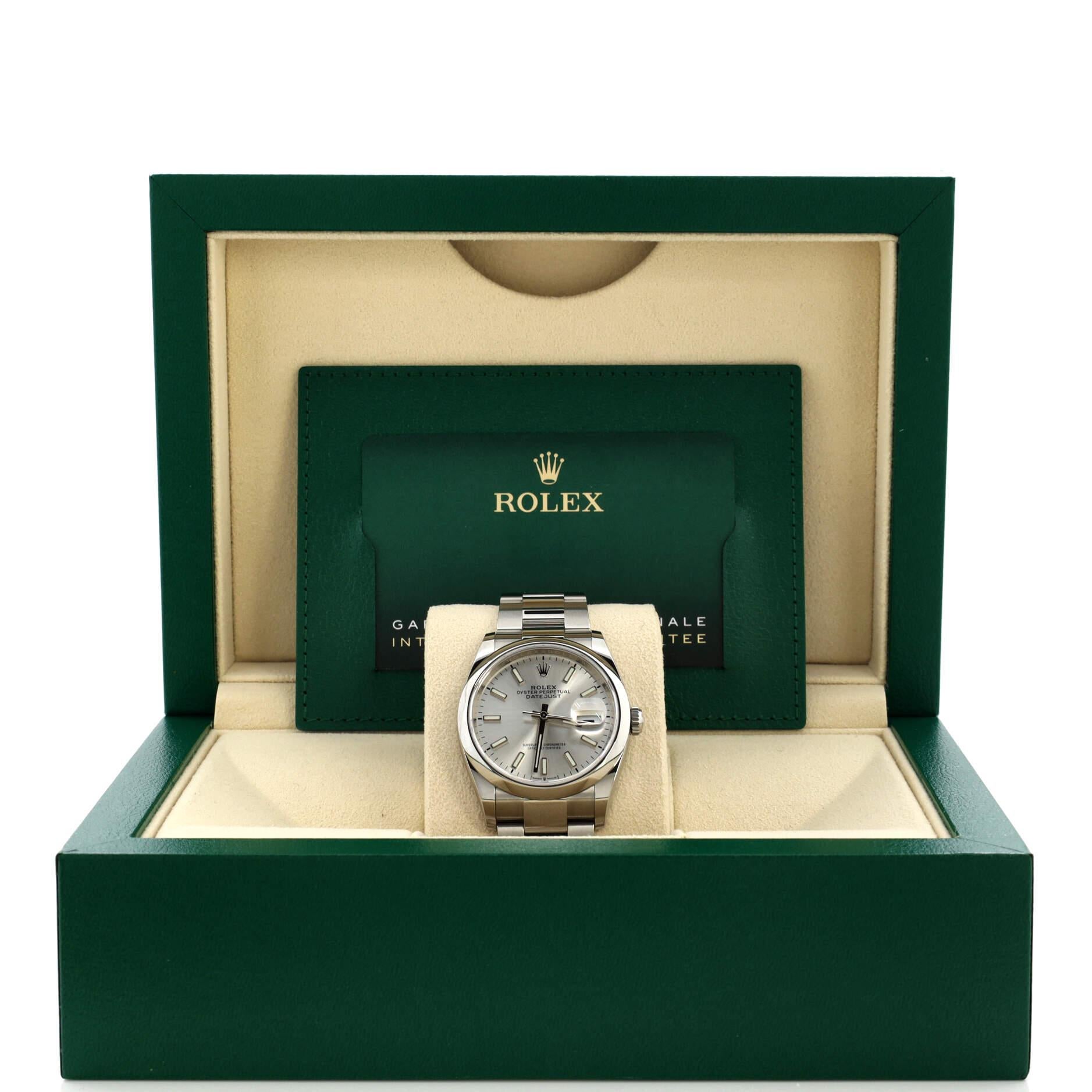 Zustand: Ausgezeichnet. Leichte Gebrauchsspuren und Kratzer.
Zubehör: Gebrauchsanweisung, Box, Garantiekarte - datiert
Abmessungen: Größe/Breite des Gehäuses: 36 mm, Höhe der Uhr: 12 mm, Breite des Bandes: 20 mm, Umfang des Handgelenks: