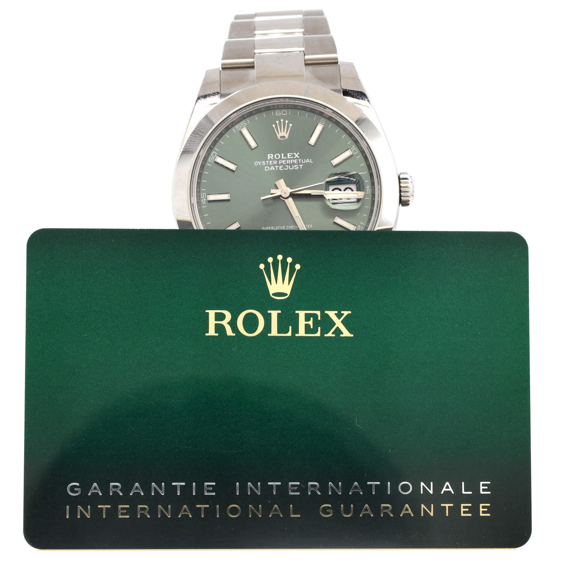 Zustand: Ausgezeichnet. Geringfügige Abnutzung des Gehäuses und des Armbands.
Zubehör: Garantiekarte - datiert
Abmessungen: Größe/Breite des Gehäuses: 41 mm, Höhe der Uhr: 12 mm, Breite des Bandes: 20 mm, Umfang des Handgelenks: 6.5