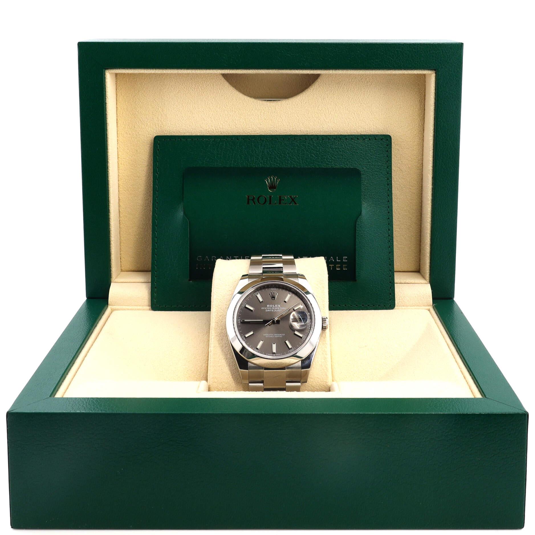 Condition: Excellent. Minor Wear throughout case and bracelet.
Accessories: Box, Warranty Card - Dated, Instruction Booklet
Measurements: Case Size/Width: 41mm, Watch Height: 12mm, Band Width: 21mm, Wrist circumference: 6.25