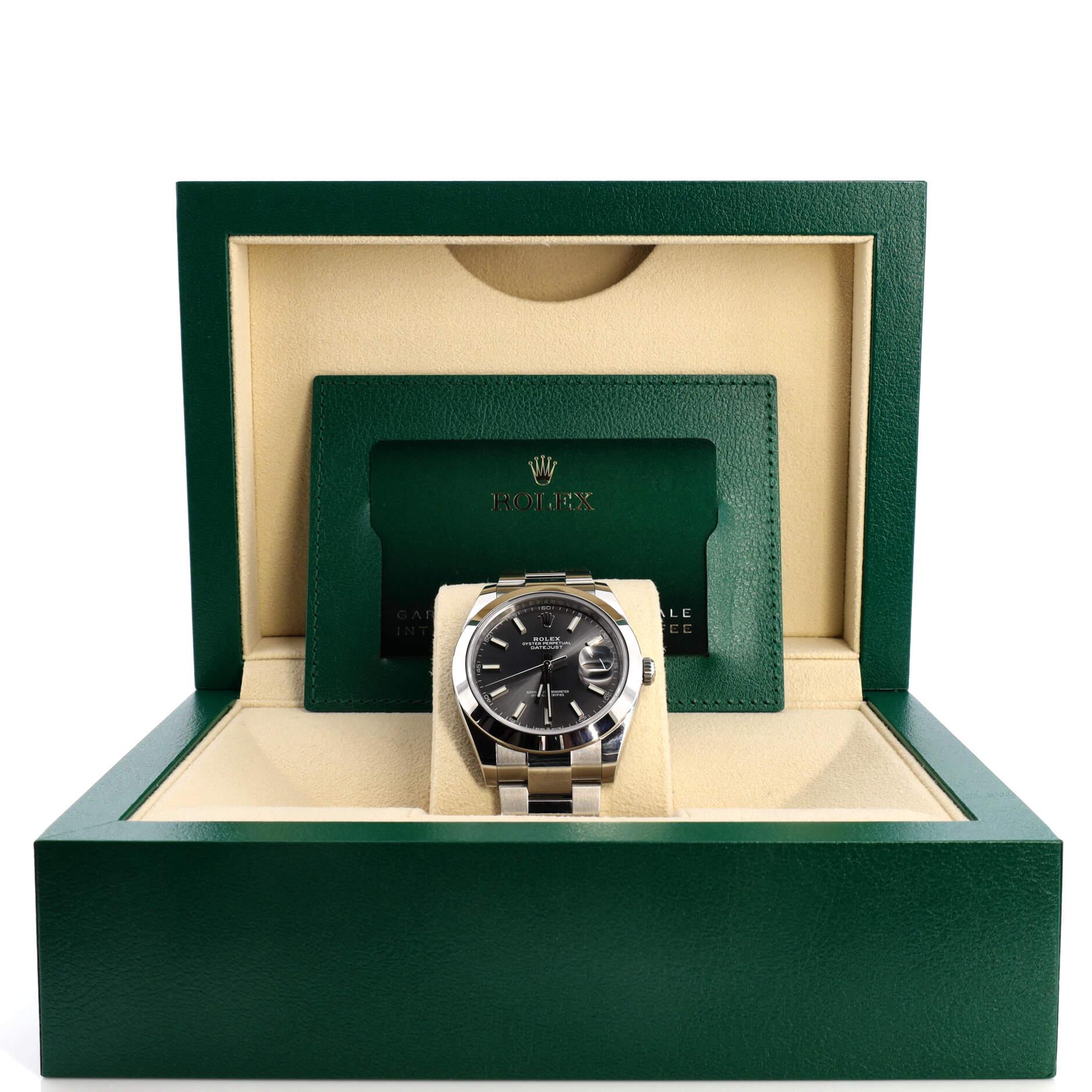 Zustand: Ausgezeichnet. Leichte Abnutzung.
Zubehör: Gebrauchsanweisung, Garantiekarte - datiert, Box
Abmessungen: Größe/Breite des Gehäuses: 41 mm, Höhe der Uhr: 12 mm, Breite des Bandes: 21 mm, Umfang des Handgelenks: 6.25