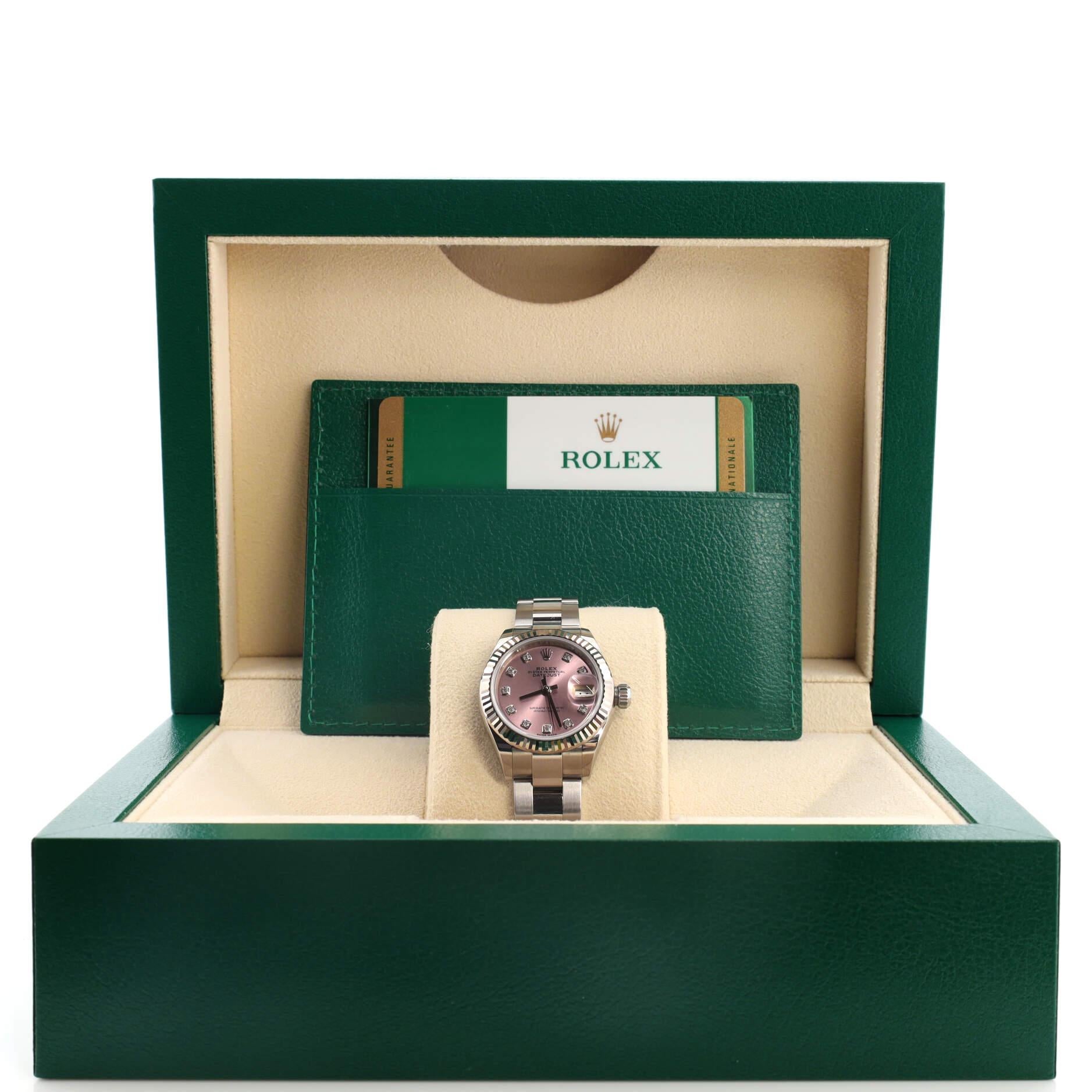 Estado: Excelente. Desgaste menor en caja y brazalete.
Accesorios: Libro de instrucciones, caja, tarjeta de garantía - con fecha
Medidas: Tamaño/anchura de la caja: 28 mm, altura del reloj: 11 mm, anchura de la correa: 14 mm, circunferencia de la