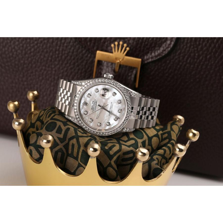 Rolex Montre Oyster Perpetual Datejust avec cadran en nacre et diamants blancs et lunette en vente 2