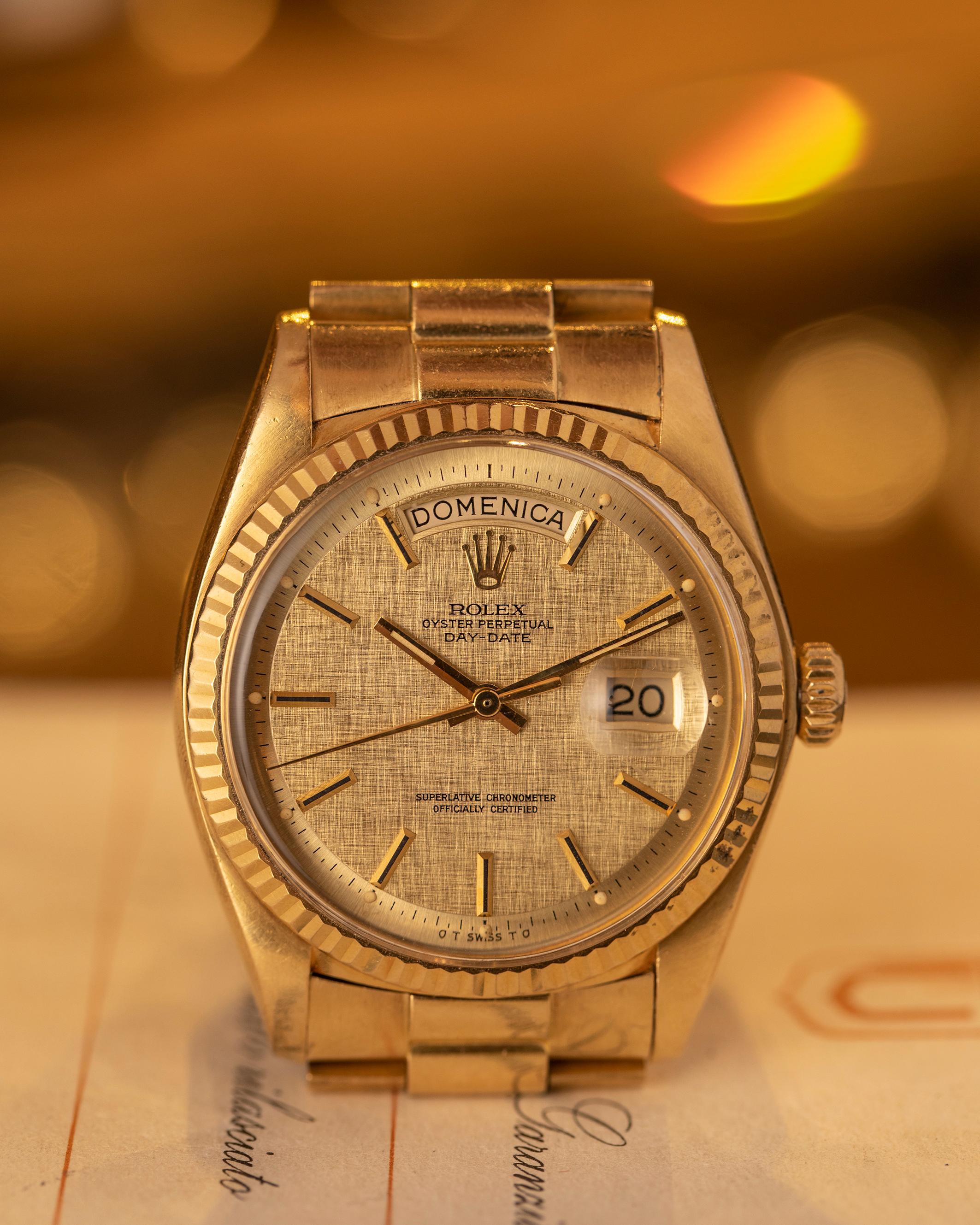 Ref.1803

Case: 18 kt yellow gold in three parts, screw back and crown. Engraved bezel in stunning condition. The watch comes with its original 18kt yellow gold Rolex bracelet.

Dial: original champagne Linen dial with black graphics with special σ