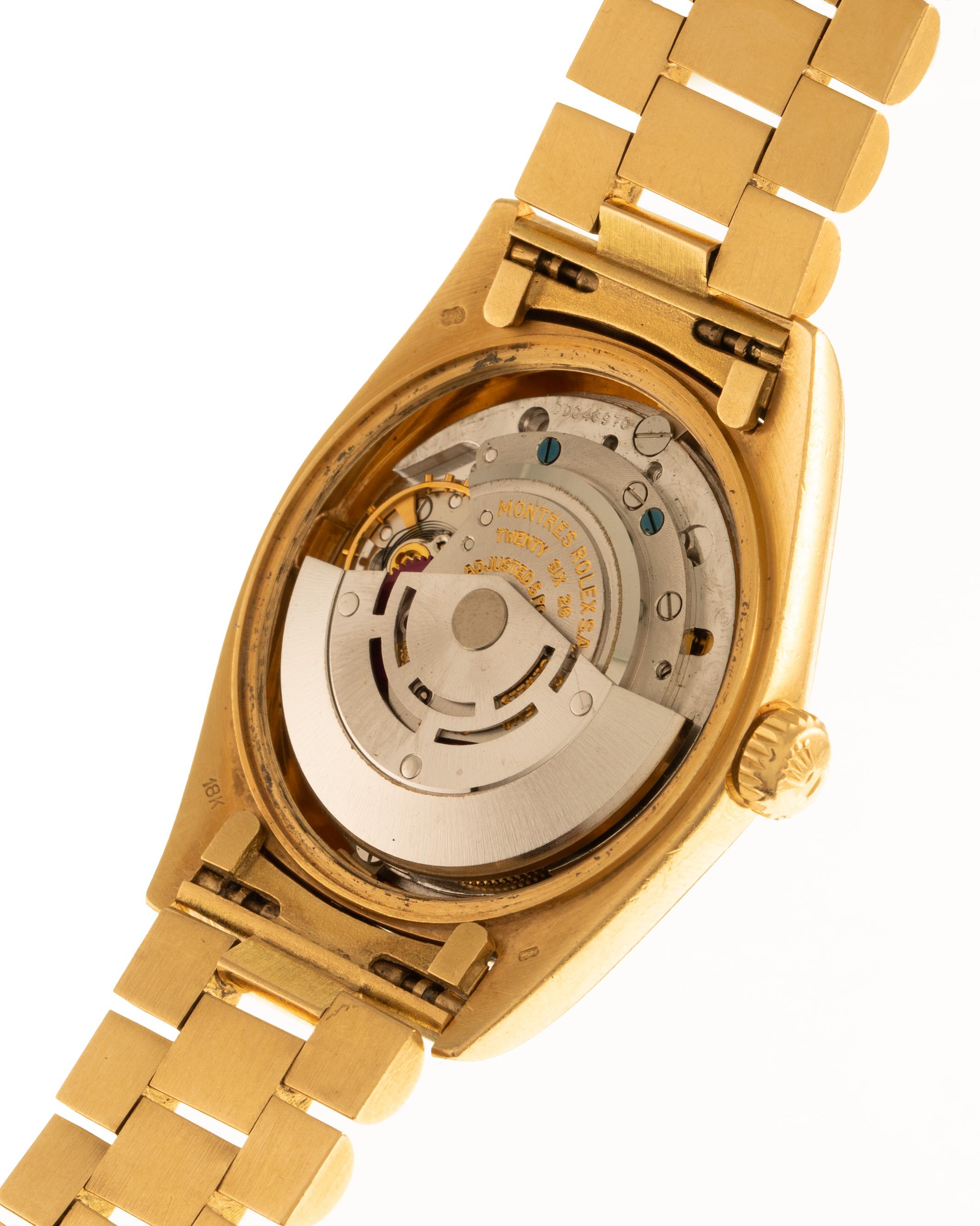 Rolex Oyster Perpetual Day Date in 18 Karat Yellow Gold with Gold Rolex Bracelet In Good Condition For Sale In Milan, IT
