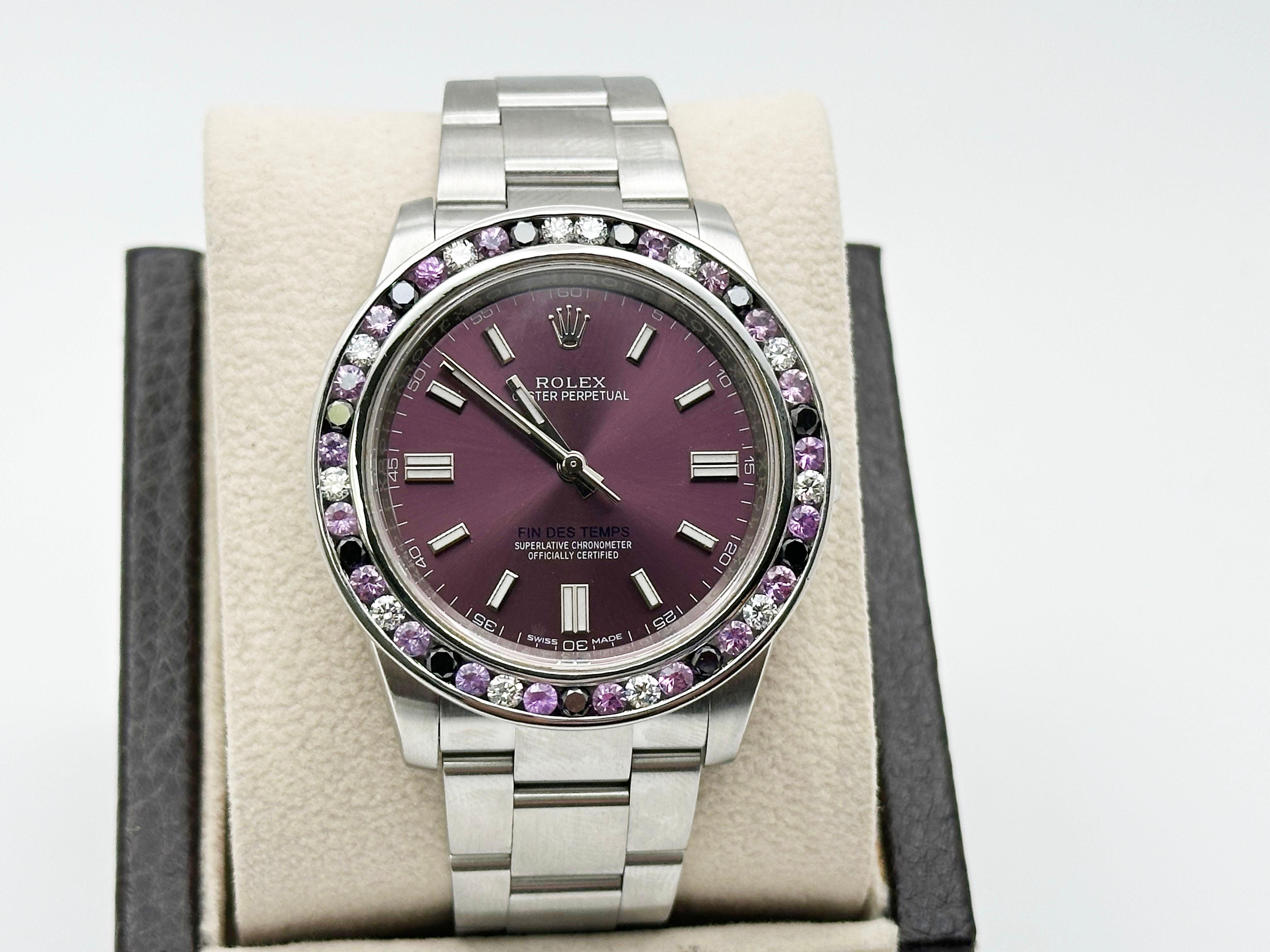 Numero di stile: 116000



Seriale: D07E3***



Anno: 2005

 

Model: Rolex Oyster Perpetual - FIN DES TEMPS PERSONALIZZATO

 

Materiale della cassa: Acciaio inossidabile 

 

Cinturino: Acciaio inossidabile con chiusura incisa personalizzata 

 