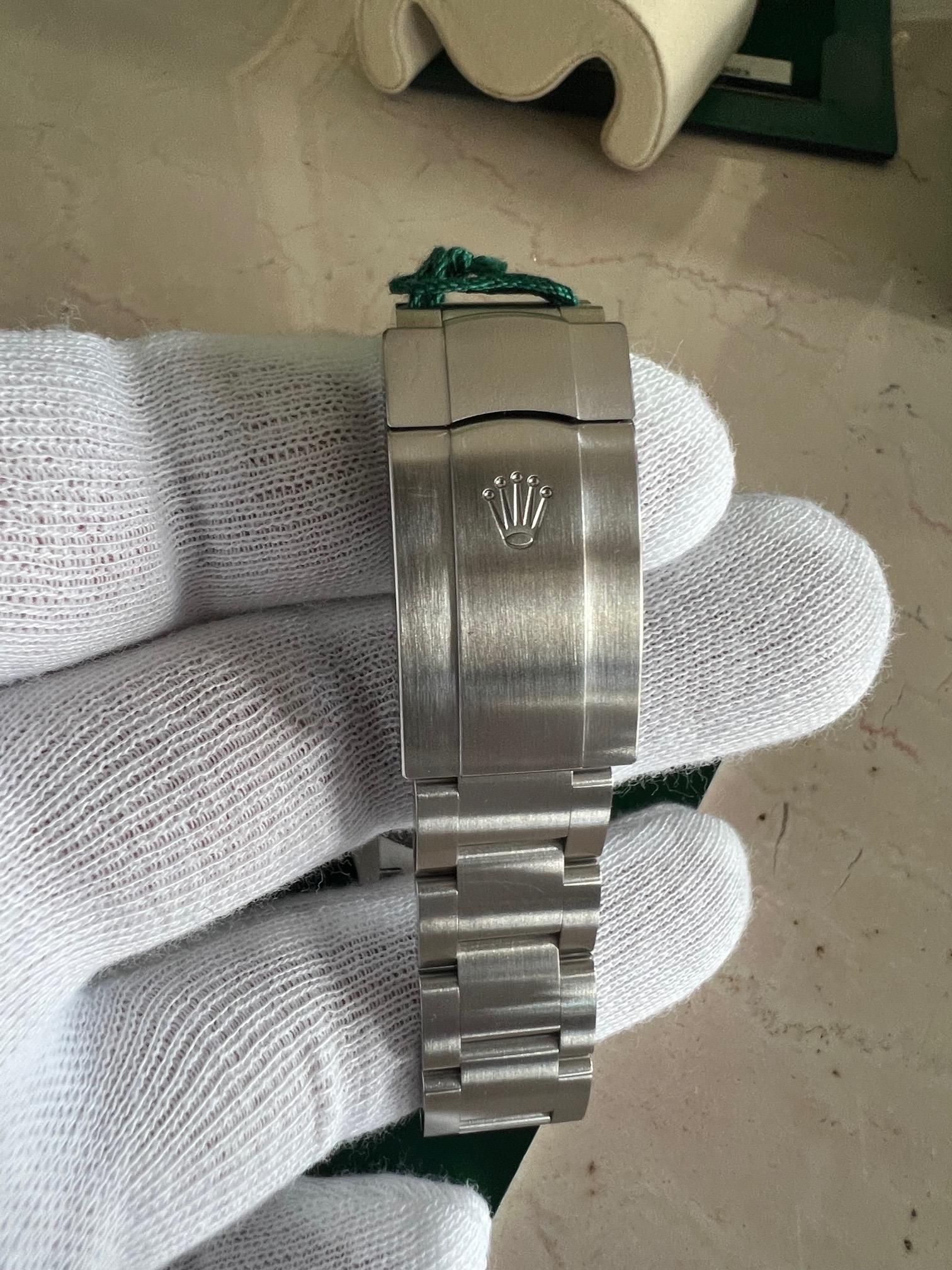 Rolex Oyster Perpetual Green Dial Steel 36mm Watch 126000 Full Set 2023 Unworn In New Condition For Sale In Saint Petersburg, FL