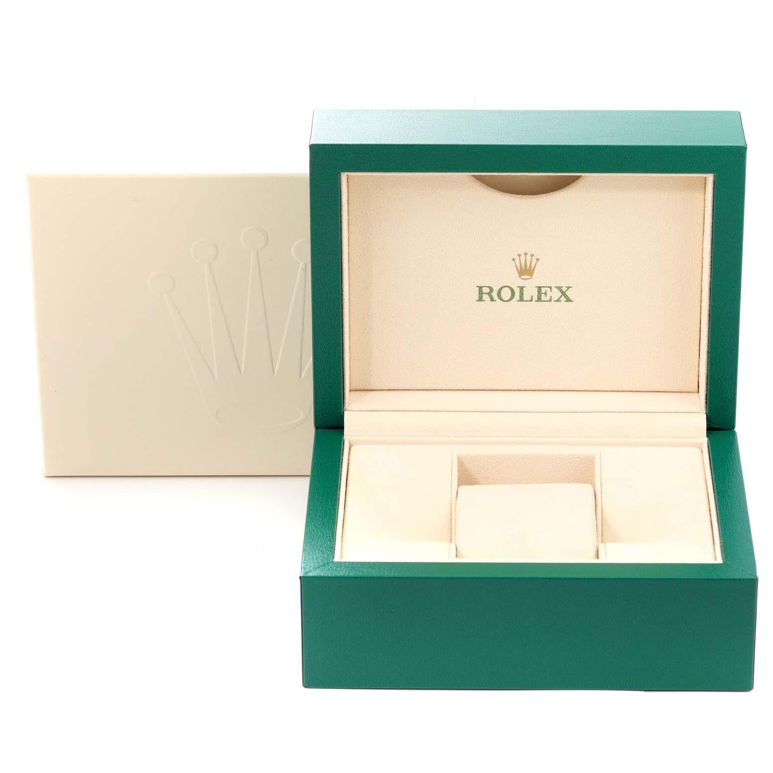 Rolex Oyster Perpetual Midsize 31 avec cadran bleu, montre pour femme 177200 en vente 7