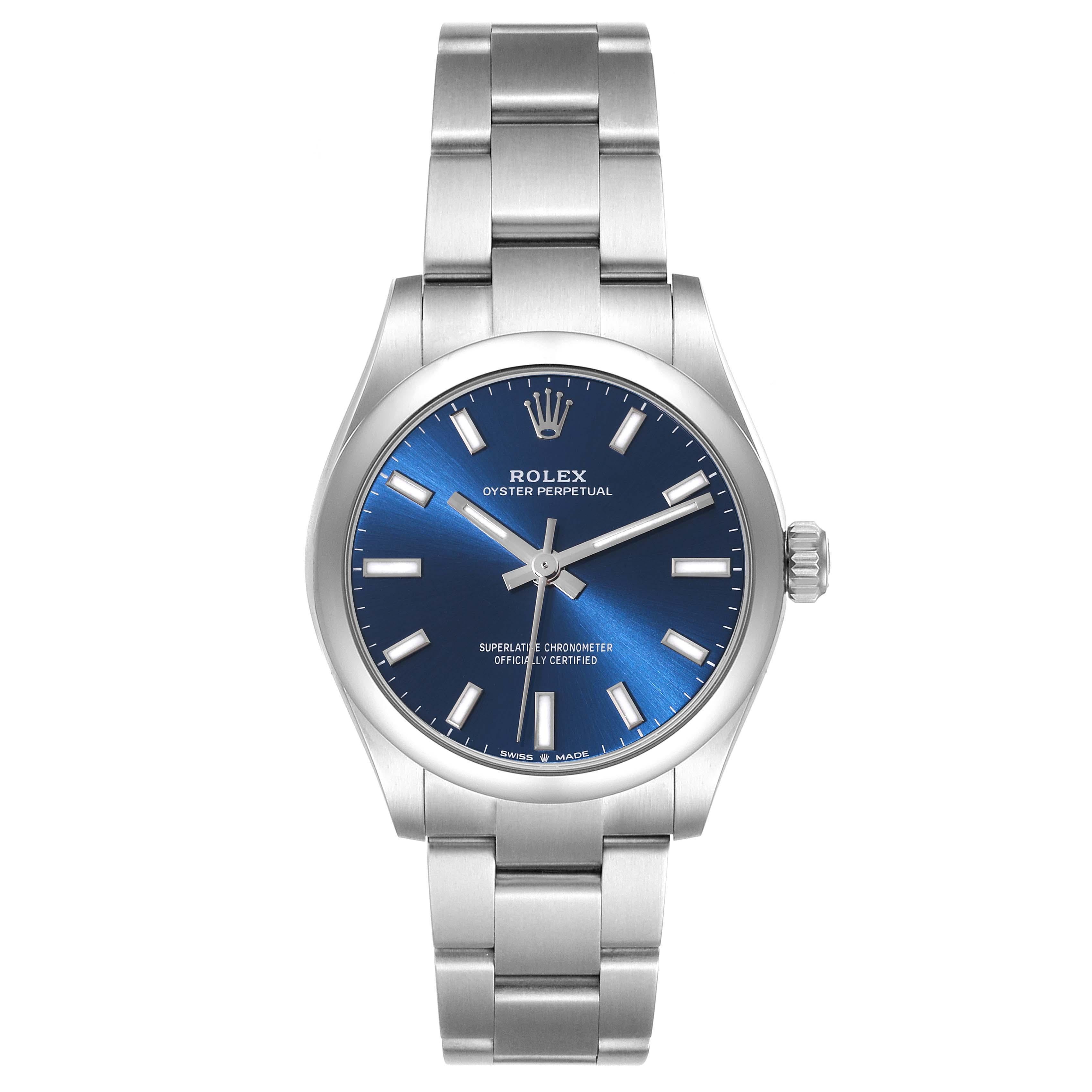 Rolex Oyster Perpetual Midsize 31mm Blau Zifferblatt Stahl Damenuhr 277200. Automatisches Uhrwerk mit Selbstaufzug. Austerngehäuse aus Edelstahl mit einem Durchmesser von 31.0 mm. Rolex Logo auf einer Krone. Glatte Lünette aus Edelstahl. Kratzfestes