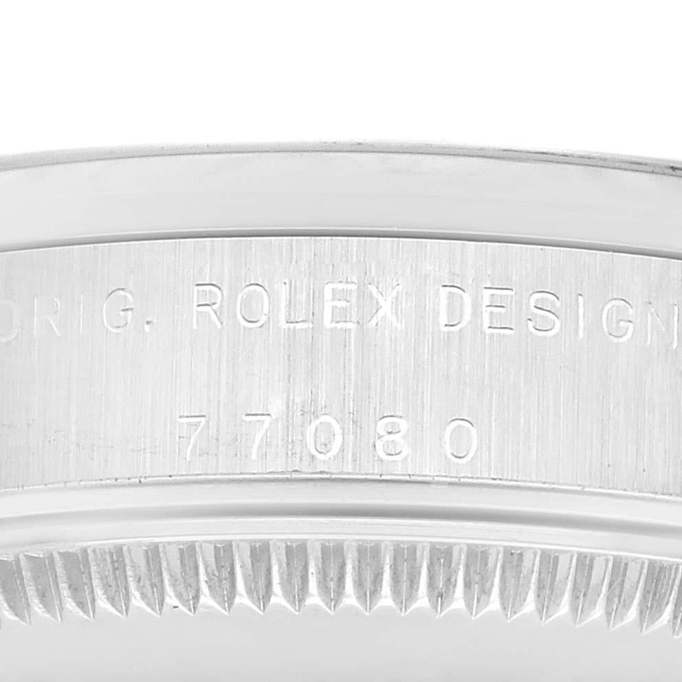Rolex Oyster Perpetual Midsize Lachs Zifferblatt Stahl Damenuhr 77080 Box Papiere. Offiziell zertifiziertes Chronometerwerk mit automatischem Aufzug. Austerngehäuse aus Edelstahl mit einem Durchmesser von 31.0 mm. Rolex Logo auf der Krone. Glatte