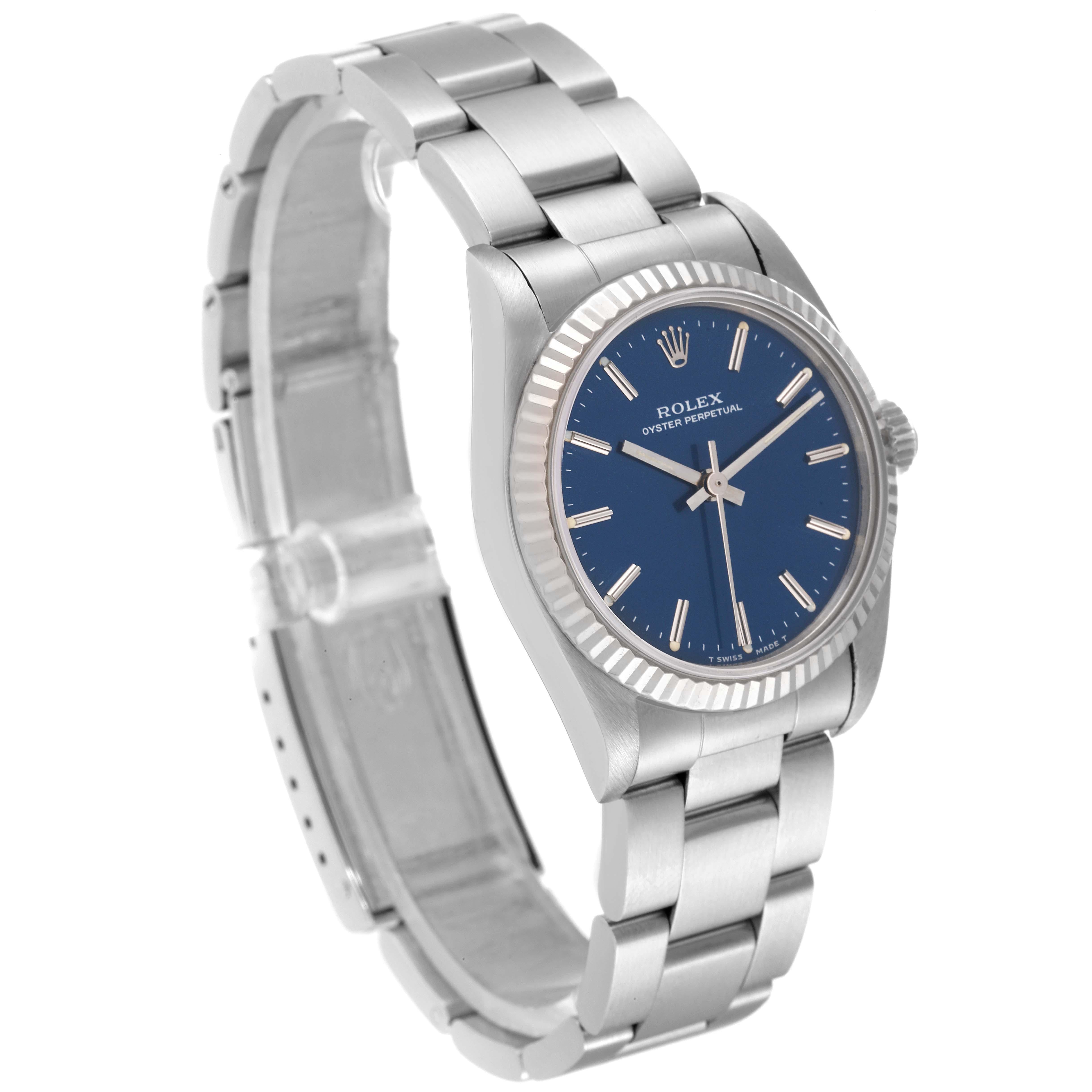 Rolex Oyster Perpetual Midsize Stahl Weißgold Blaues Zifferblatt Damenuhr 67514 im Zustand „Hervorragend“ im Angebot in Atlanta, GA