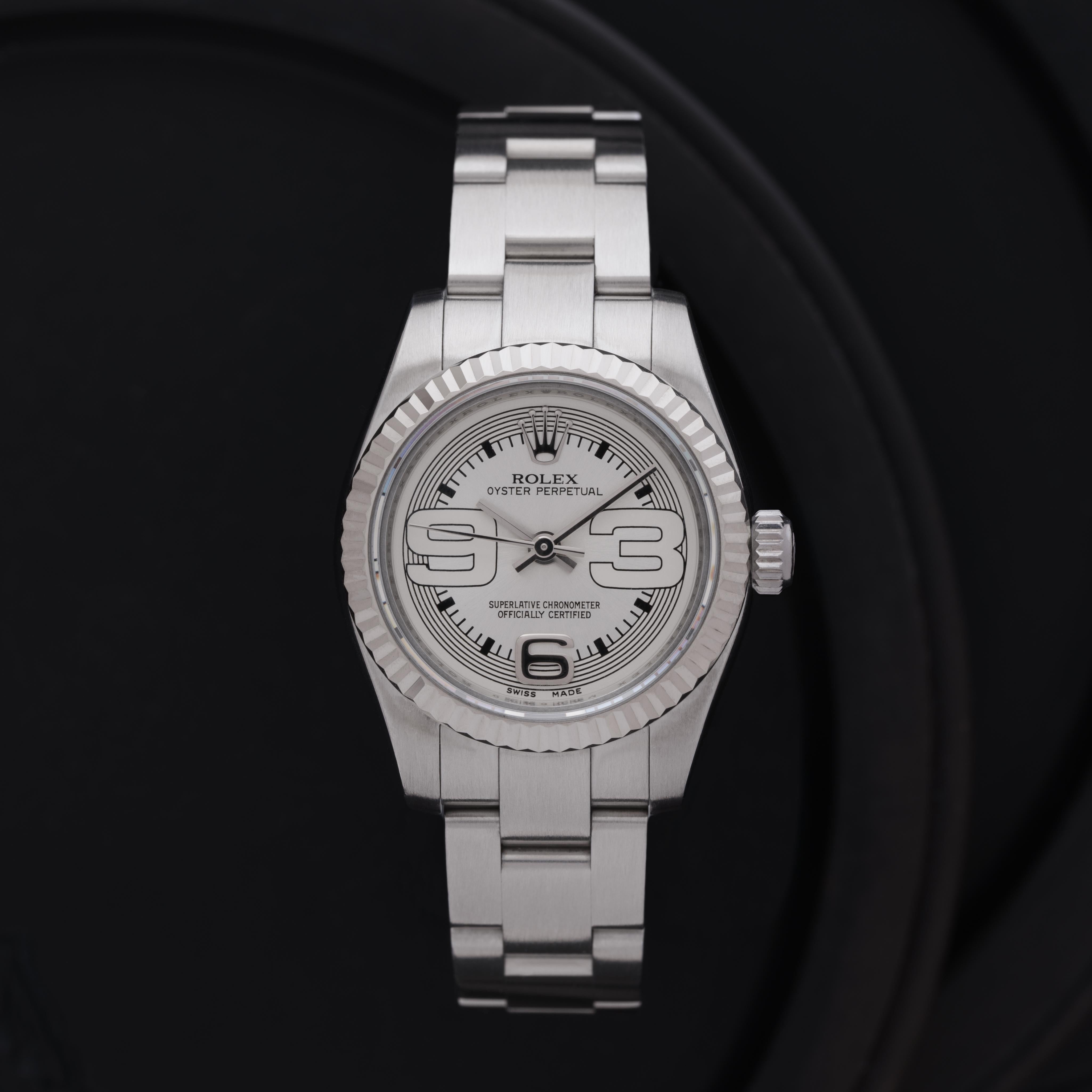 Fabricant : Rolex
Modèle : Oyster Perpetual 179234
Année : 2014
Matière : Acier inoxydable et lunette en or blanc 18k
Cadran : Chiffres arabes argentés
Dimensions du boîtier : 26 mm
Mouvement : Mouvement automatique
Condit : Excellent
Taille :