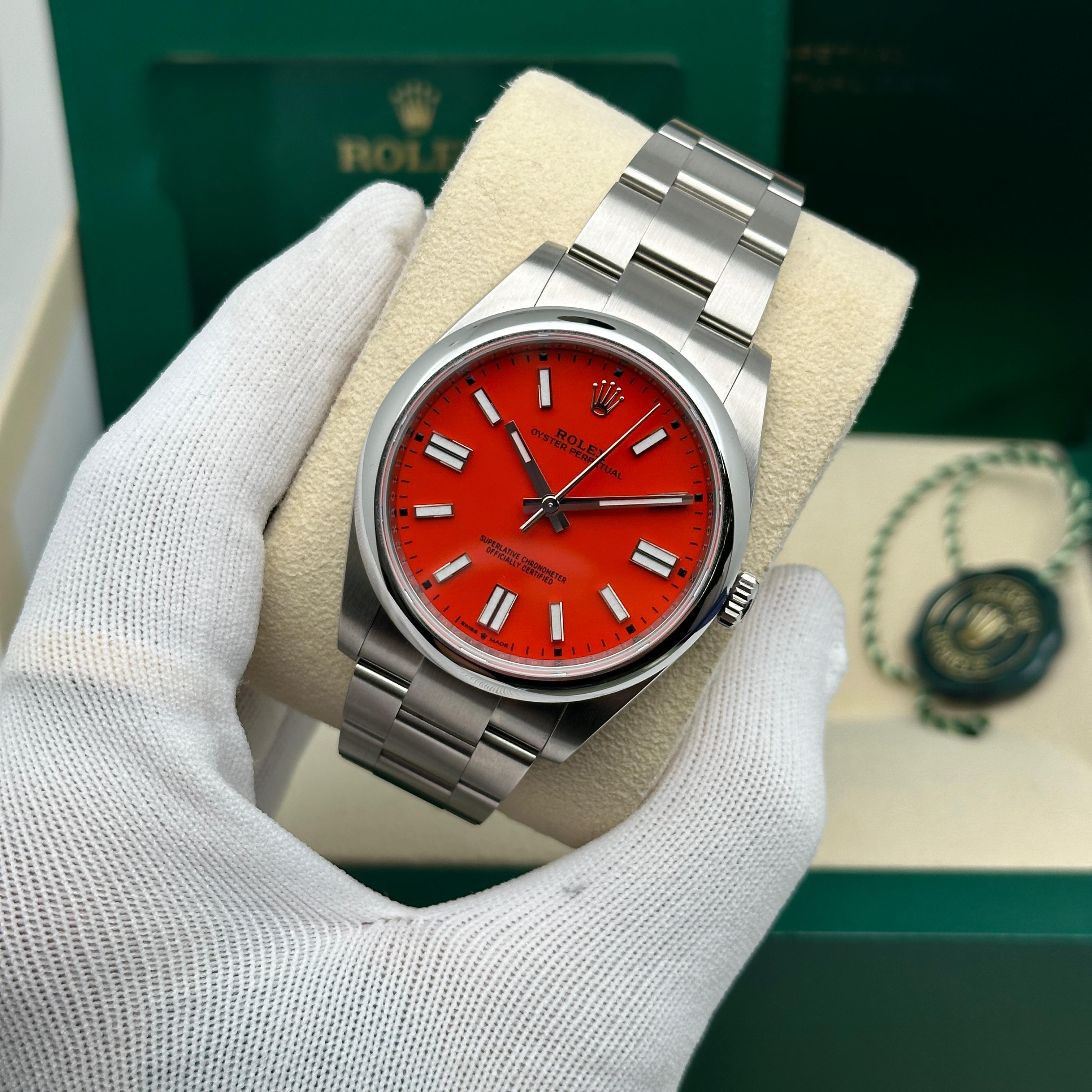 Rolex Oyster Perpetual Steel Coral Red Dial Automatic Montre pour hommes 124300 non portée en vente 3