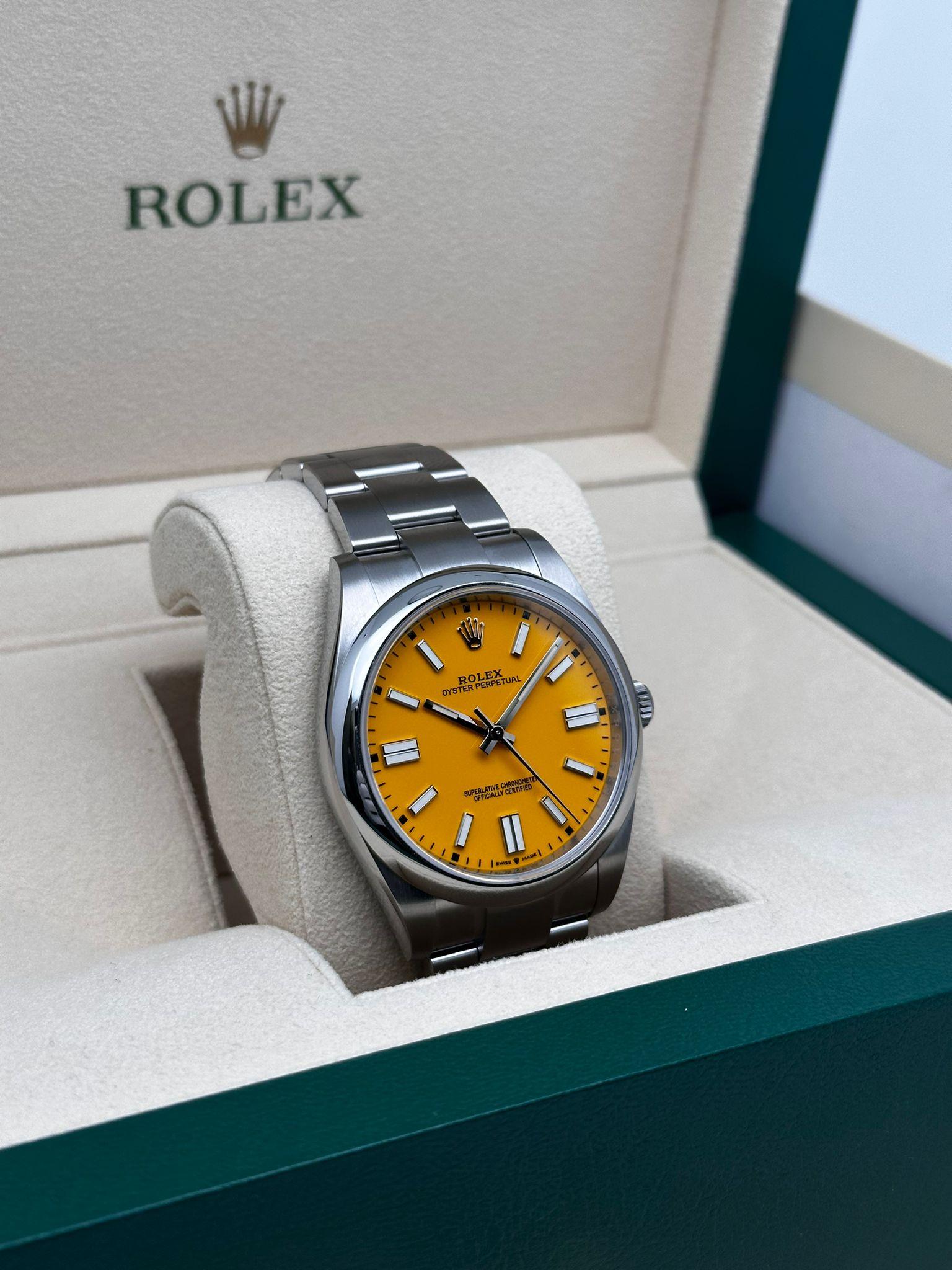 Rolex Montre Oyster Perpetual en acier avec cadran jaune sur mesure pour hommes 124300 en vente 7