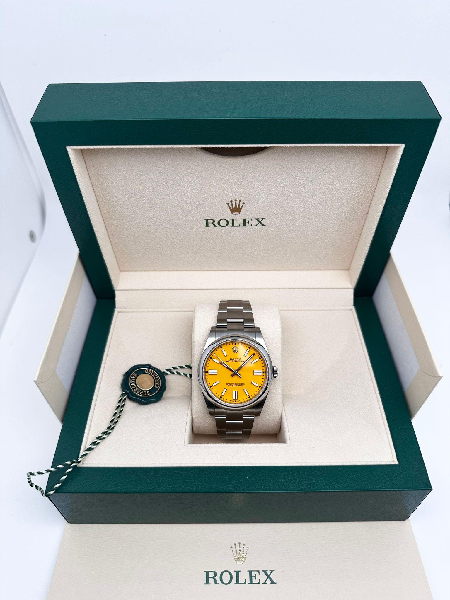 Rolex Montre Oyster Perpetual en acier avec cadran jaune sur mesure pour hommes 124300 en vente 4